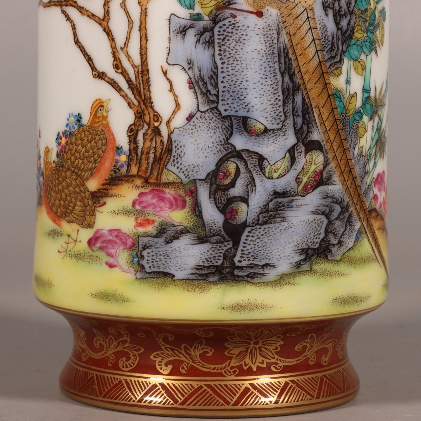 Qing Dynasty Qianlong enamel color and gold-painted mallet vase