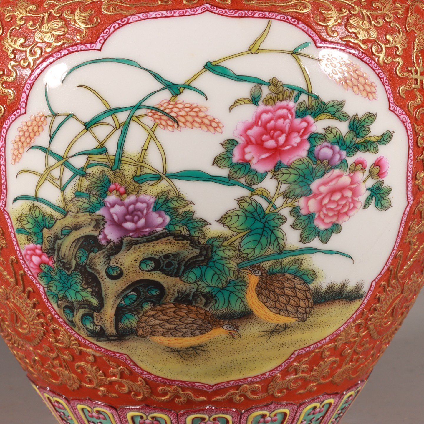 Qing Dynasty Qianlong enamel vitriol red and gold