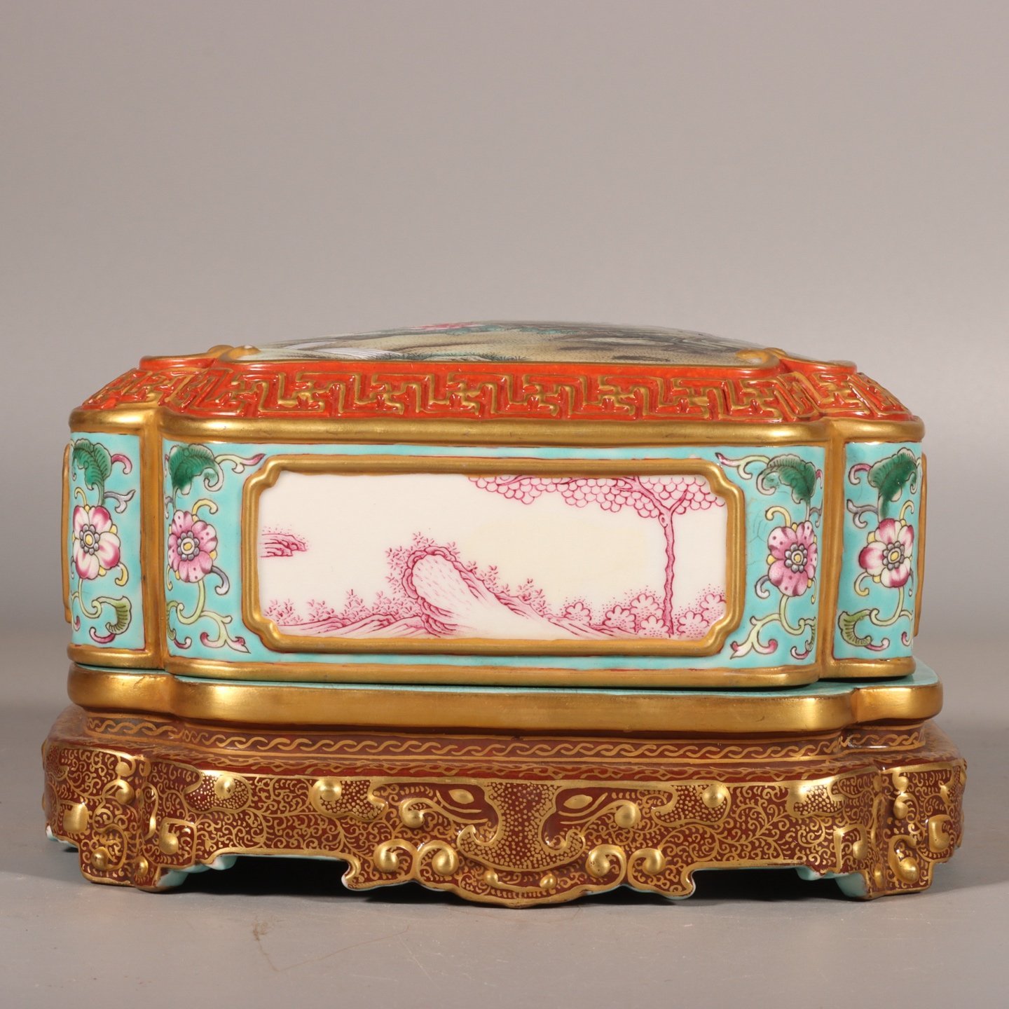 Qing Dynasty Qianlong enamel green ground and gold-painted square box with flowers