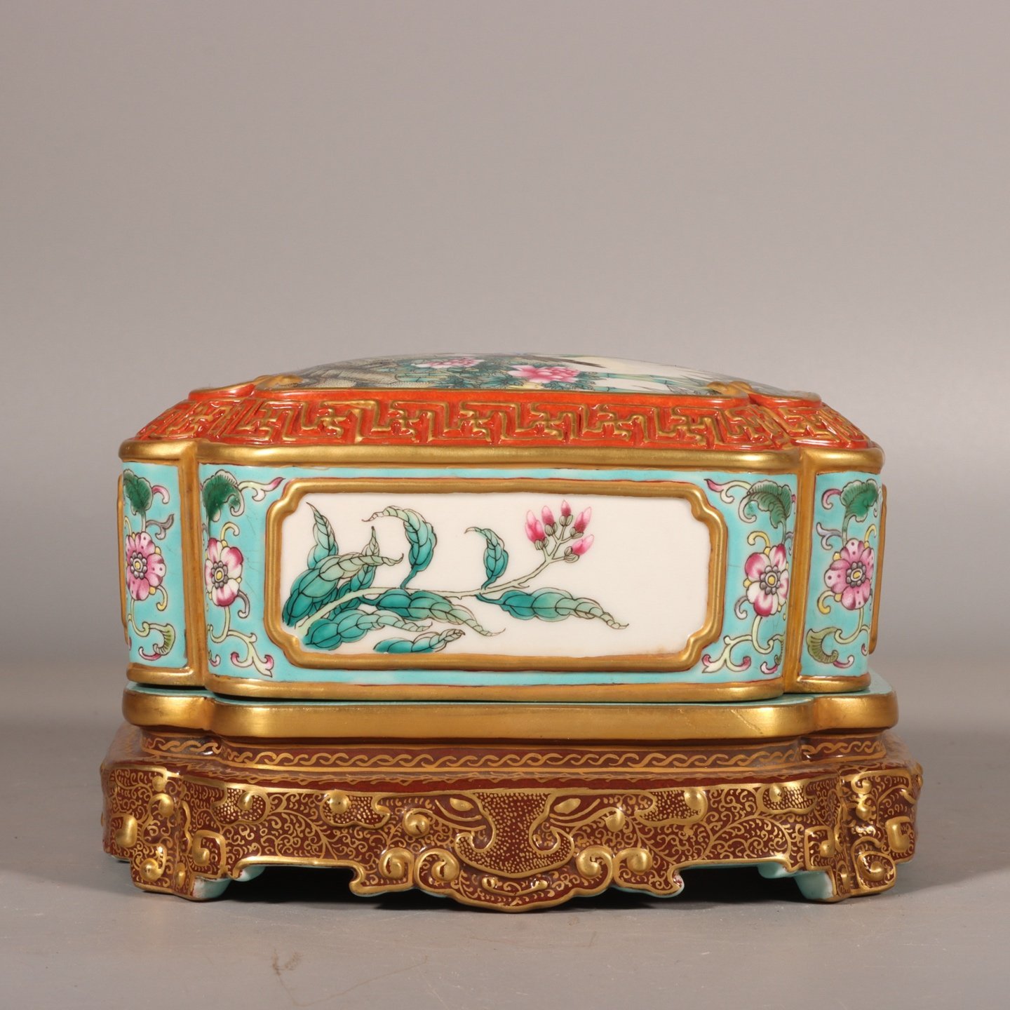 Qing Dynasty Qianlong enamel green ground and gold-painted square box with flowers