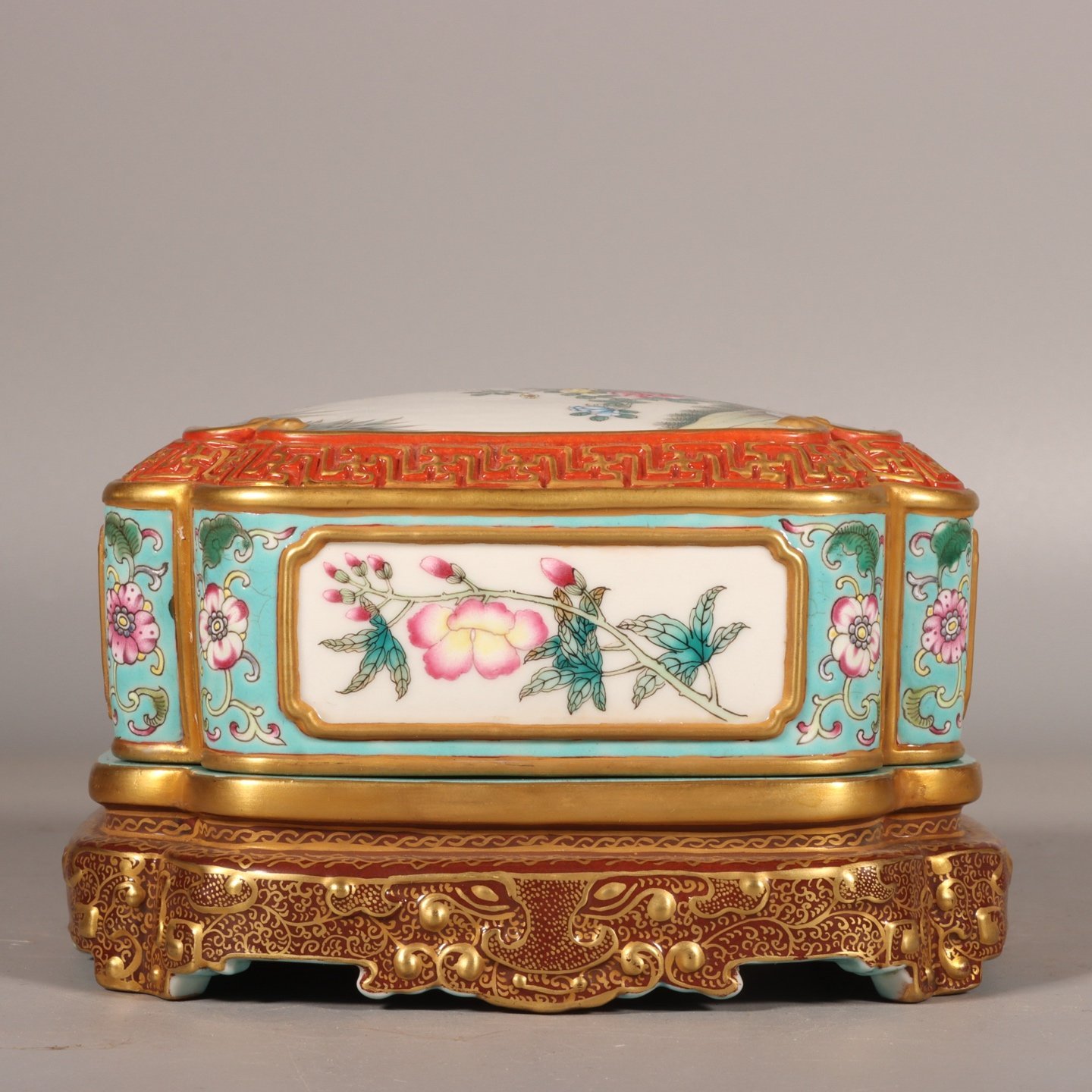 Qing Dynasty Qianlong enamel green ground and gold-painted square box with flowers