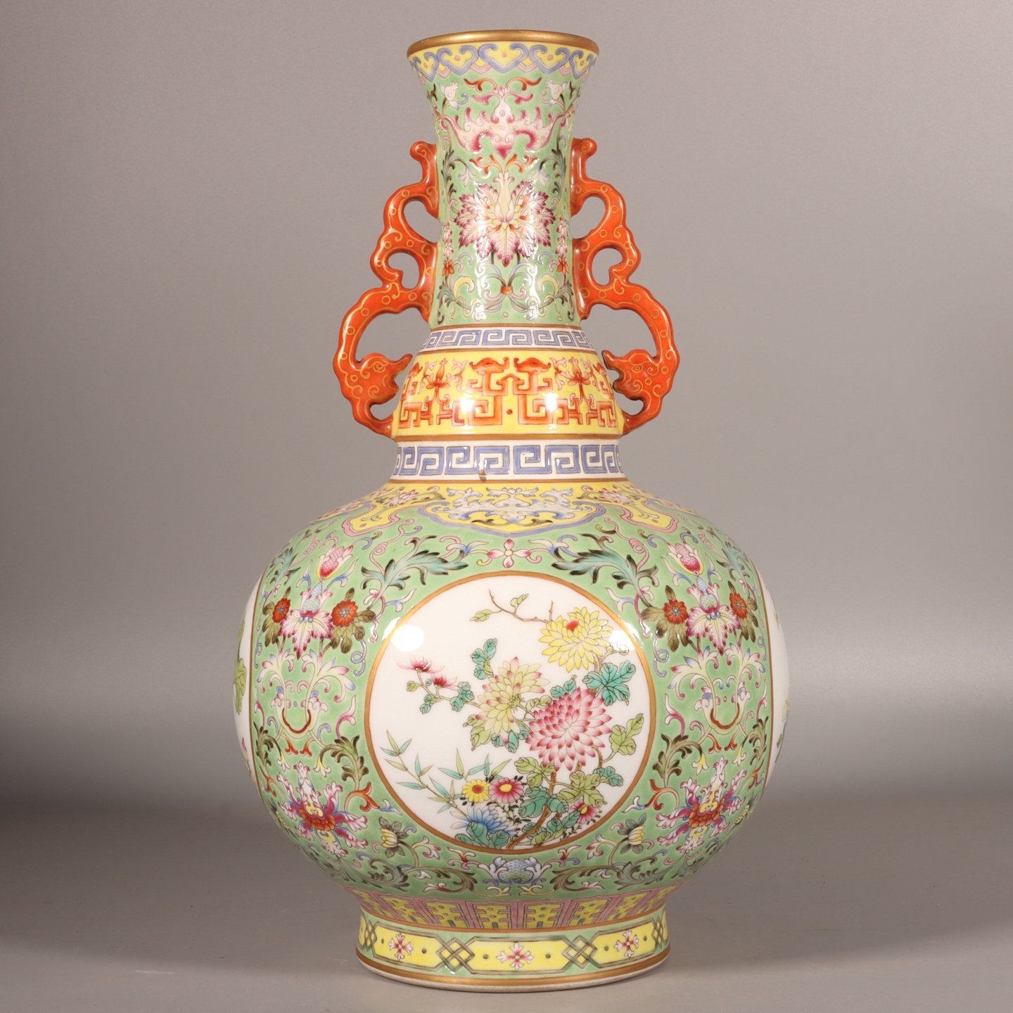 Qing Dynasty Qianlong enamel green ground lotus lotus window flower double-eared gourd vase