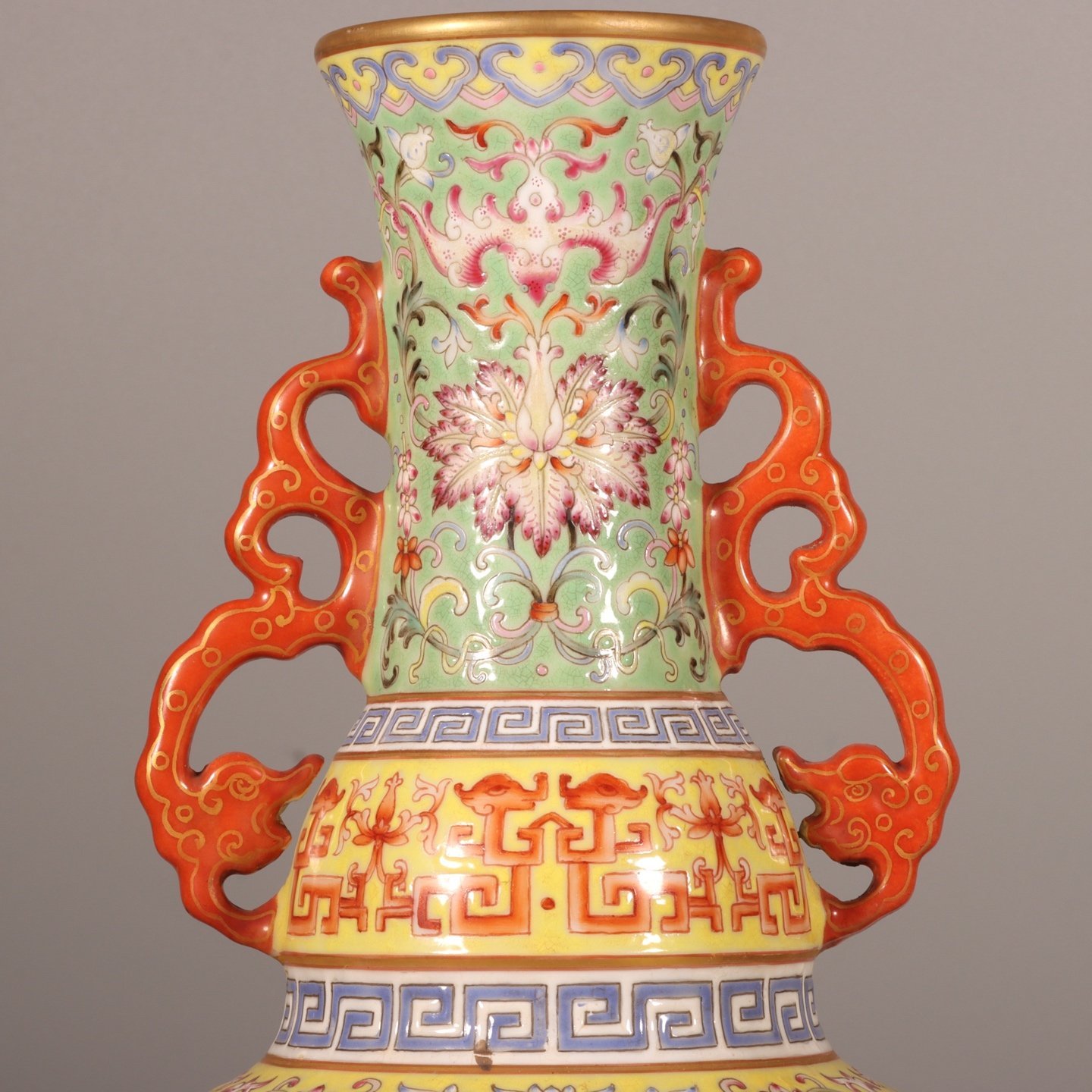 Qing Dynasty Qianlong enamel green ground lotus lotus window flower double-eared gourd vase