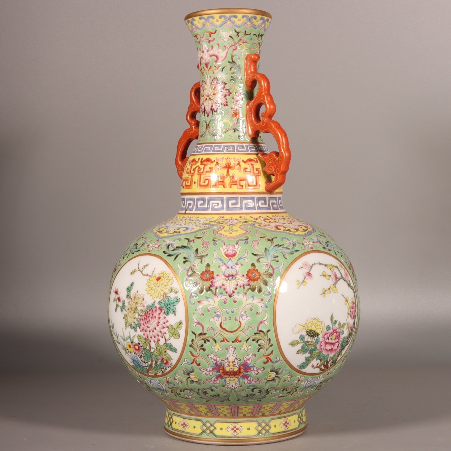 Qing Dynasty Qianlong enamel green ground lotus lotus window flower double-eared gourd vase