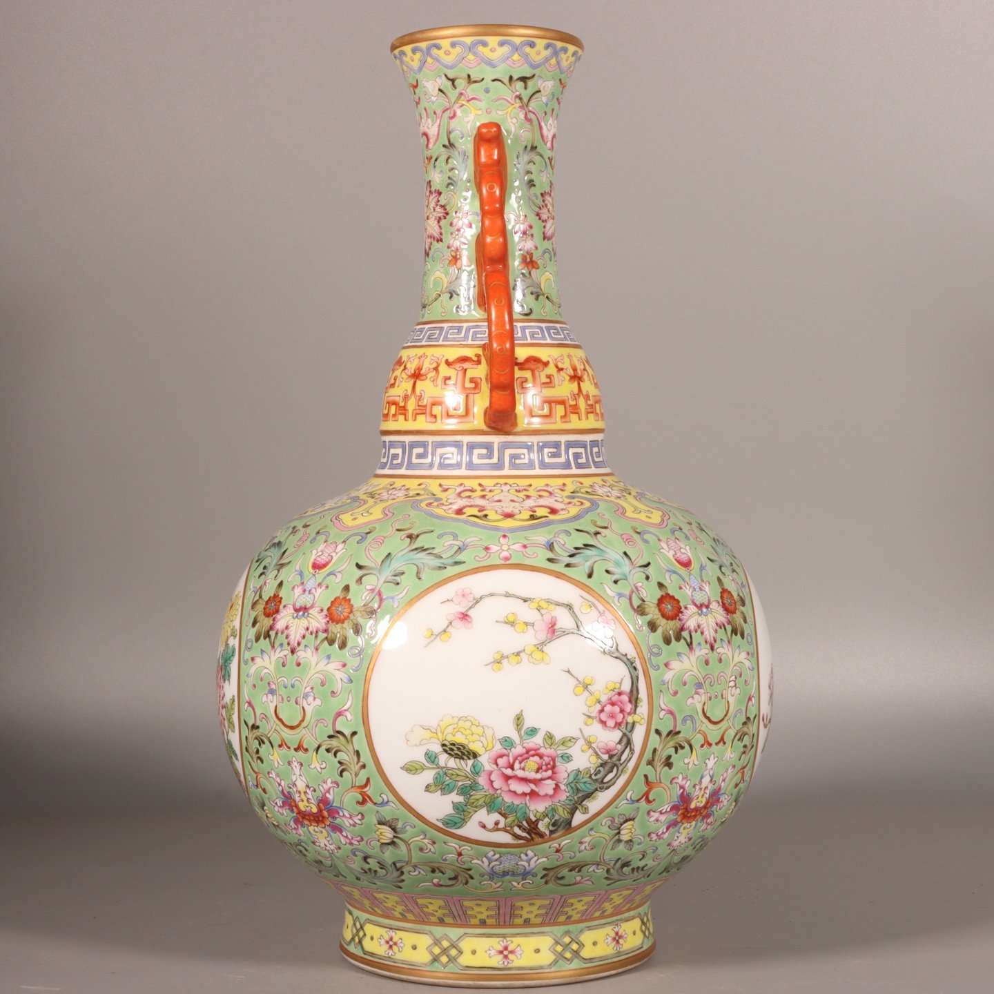 Qing Dynasty Qianlong enamel green ground lotus lotus window flower double-eared gourd vase