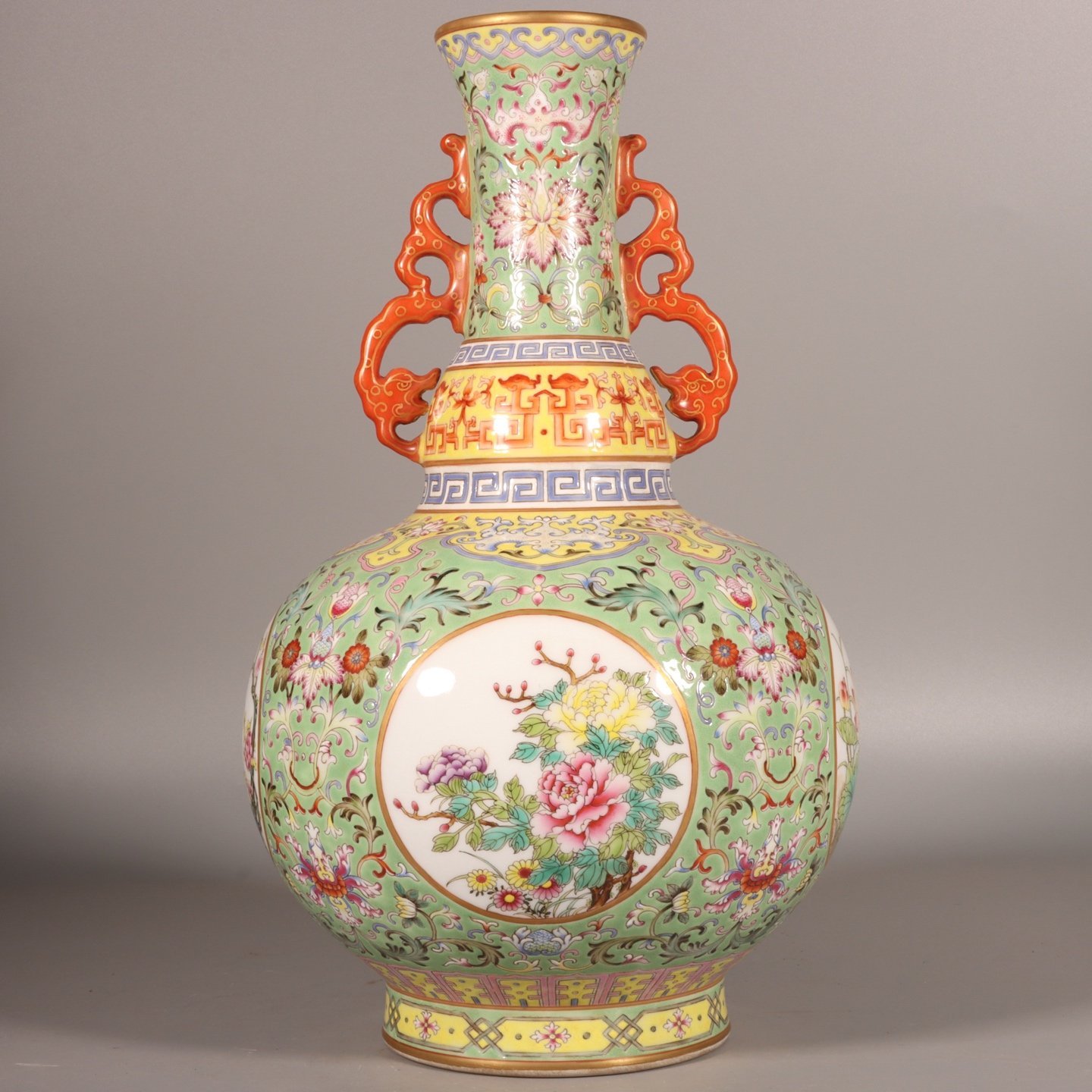 Qing Dynasty Qianlong enamel green ground lotus lotus window flower double-eared gourd vase