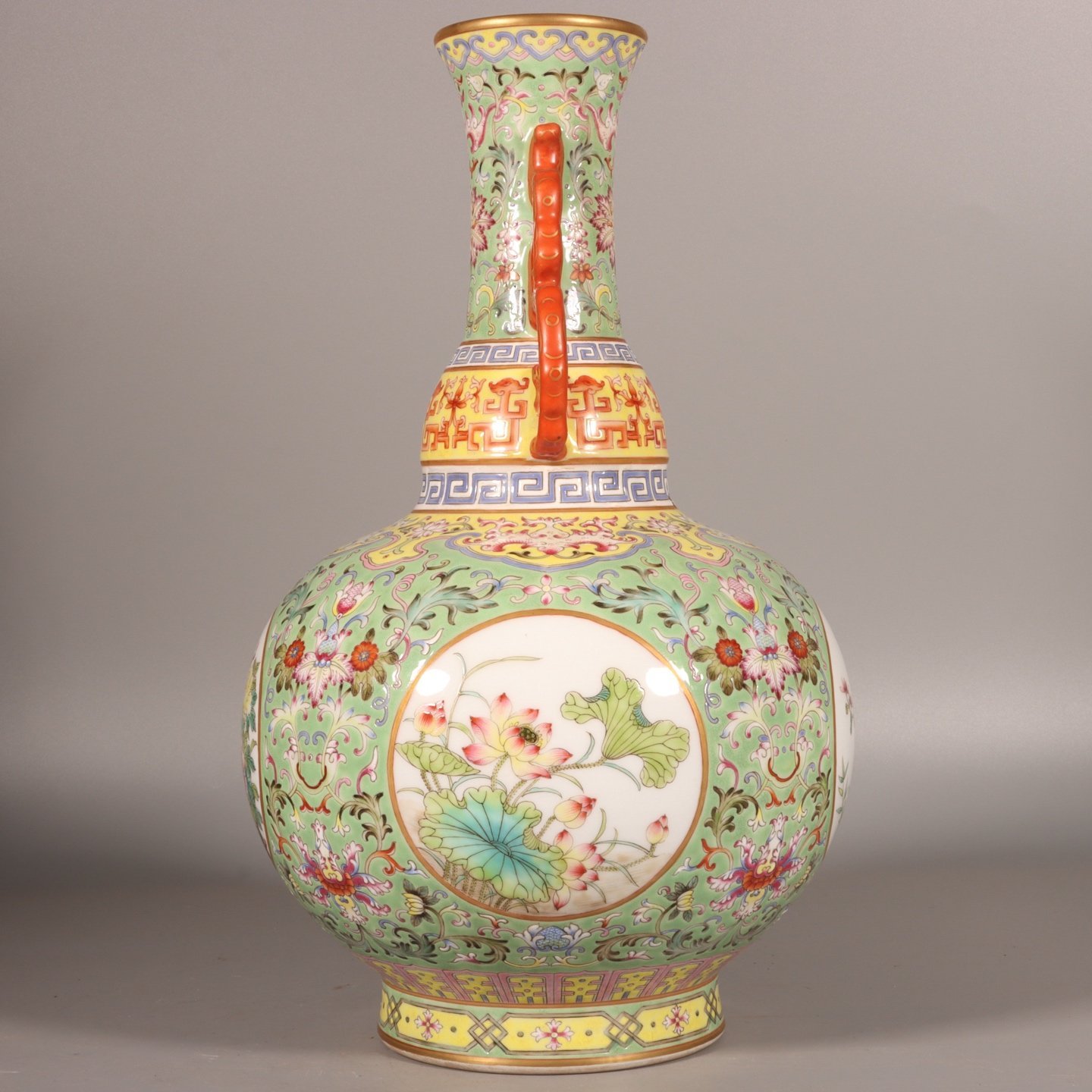 Qing Dynasty Qianlong enamel green ground lotus lotus window flower double-eared gourd vase