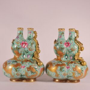 Qing Dynasty Qianlong enamel gourd vase