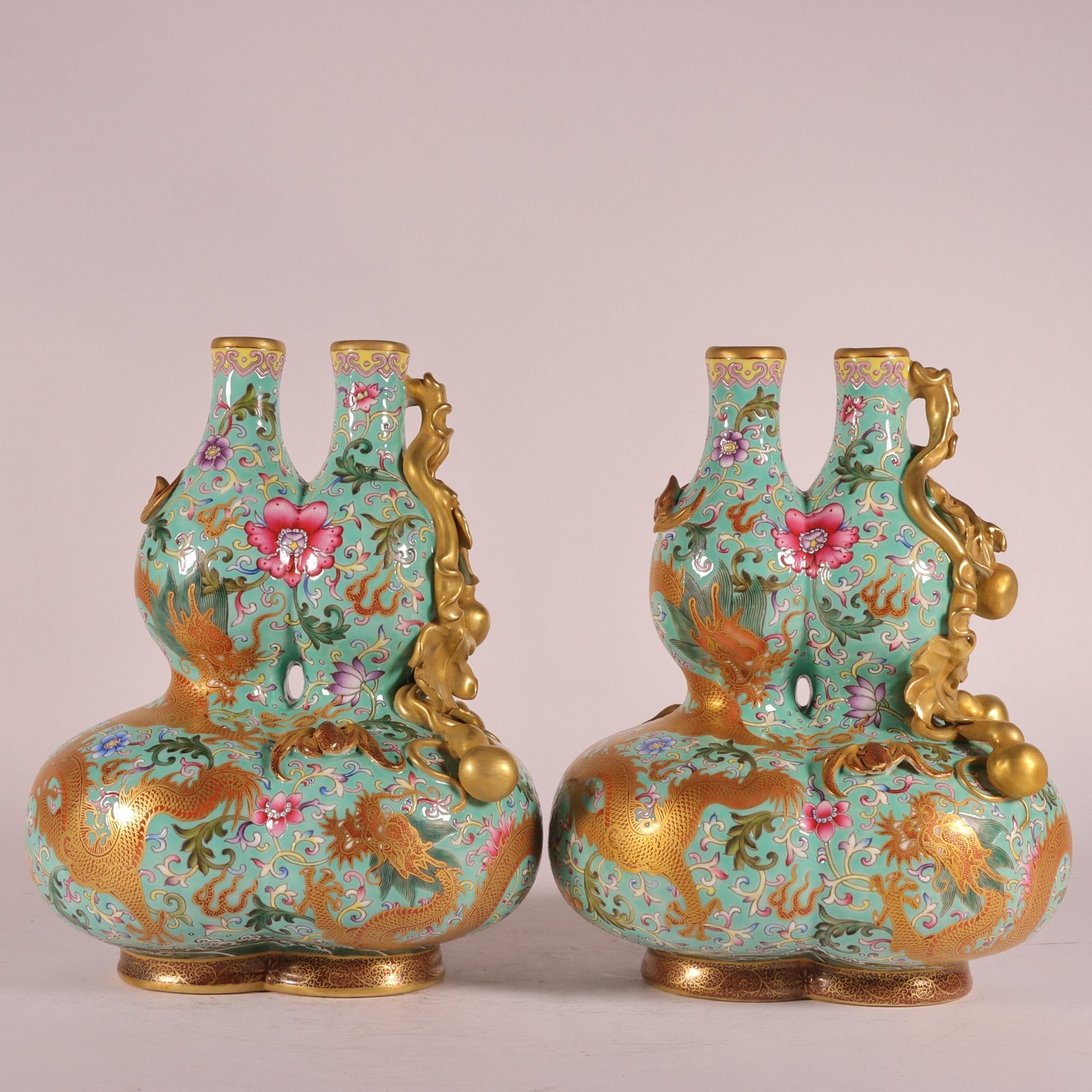 Qing Dynasty Qianlong enamel gourd vase