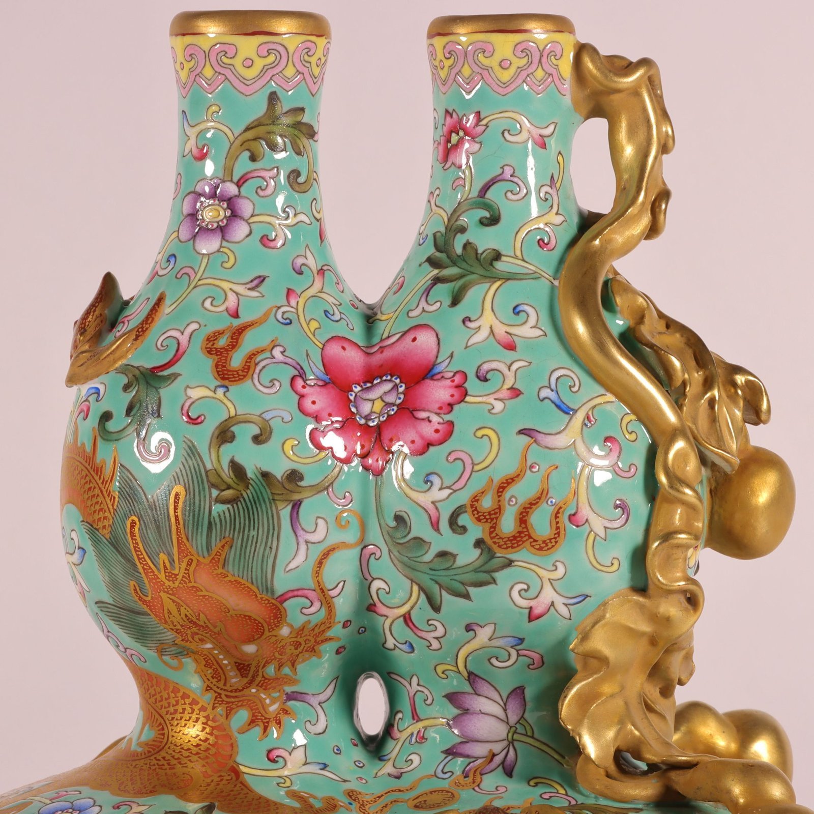 Qing Dynasty Qianlong enamel gourd vase