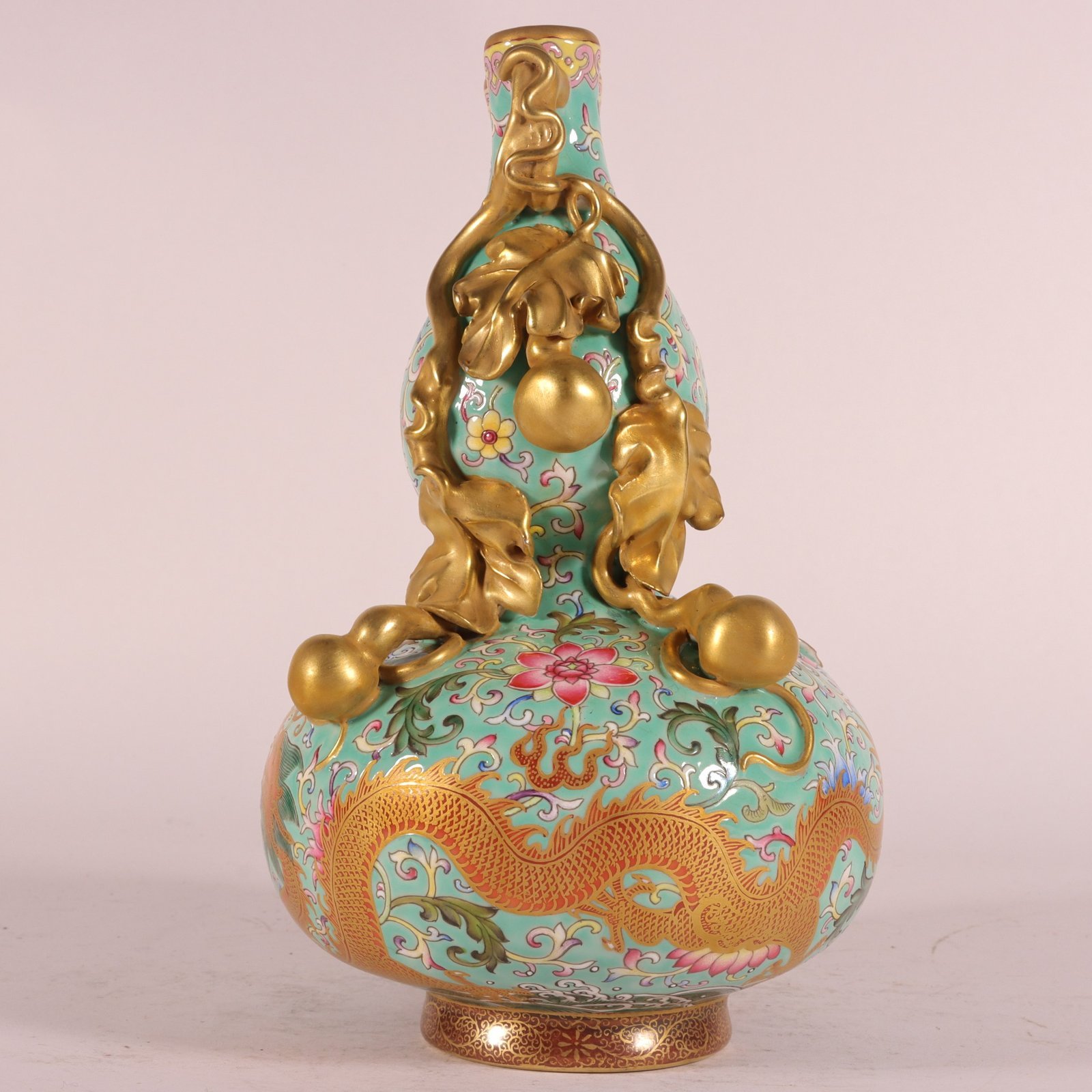 Qing Dynasty Qianlong enamel gourd vase
