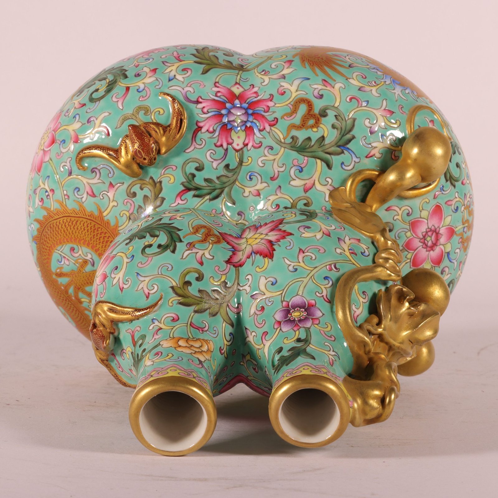 Qing Dynasty Qianlong enamel gourd vase