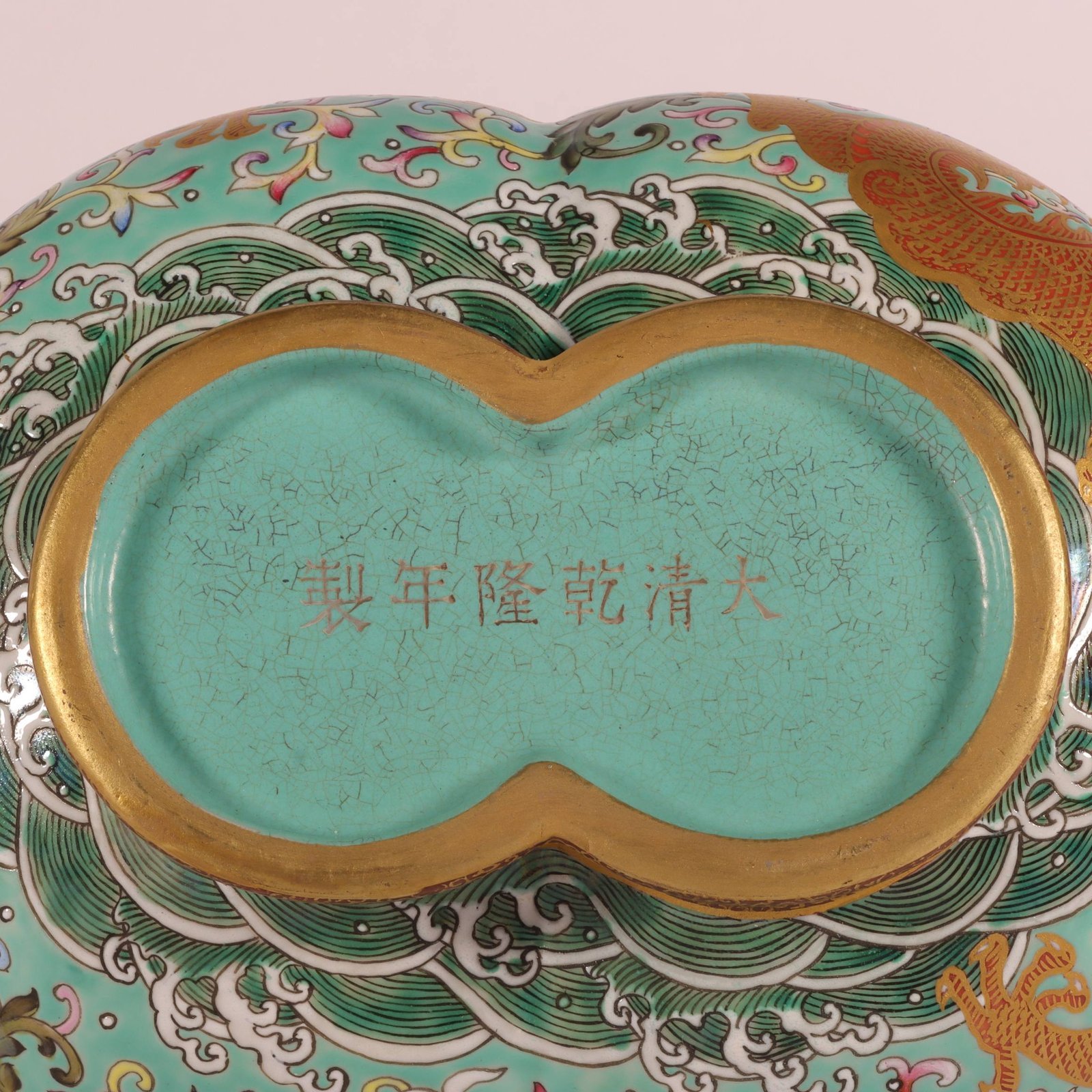 Qing Dynasty Qianlong enamel gourd vase