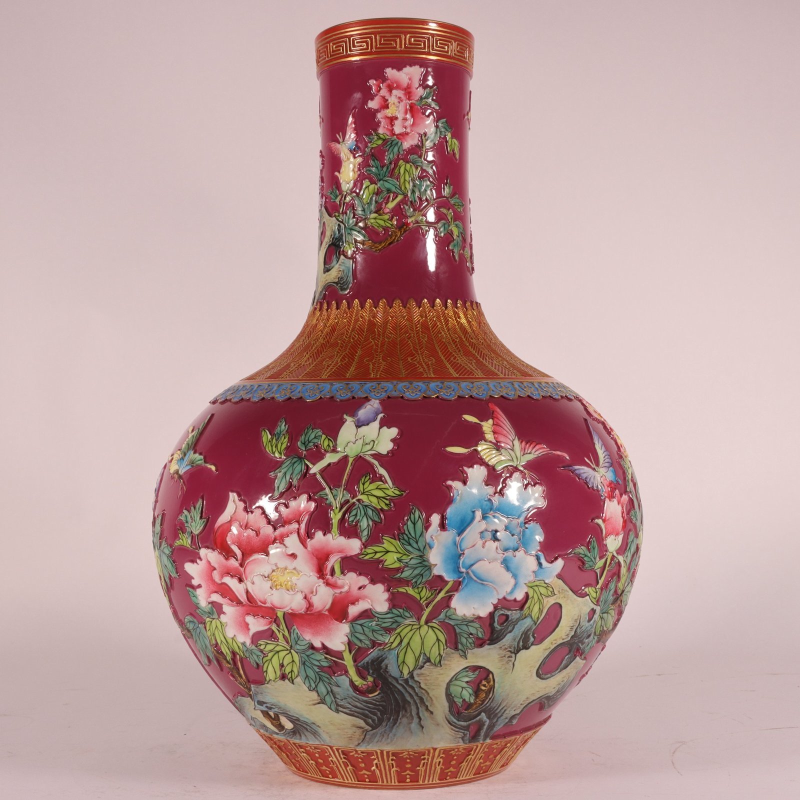 Qing Dynasty Qianlong gilt celestial vase