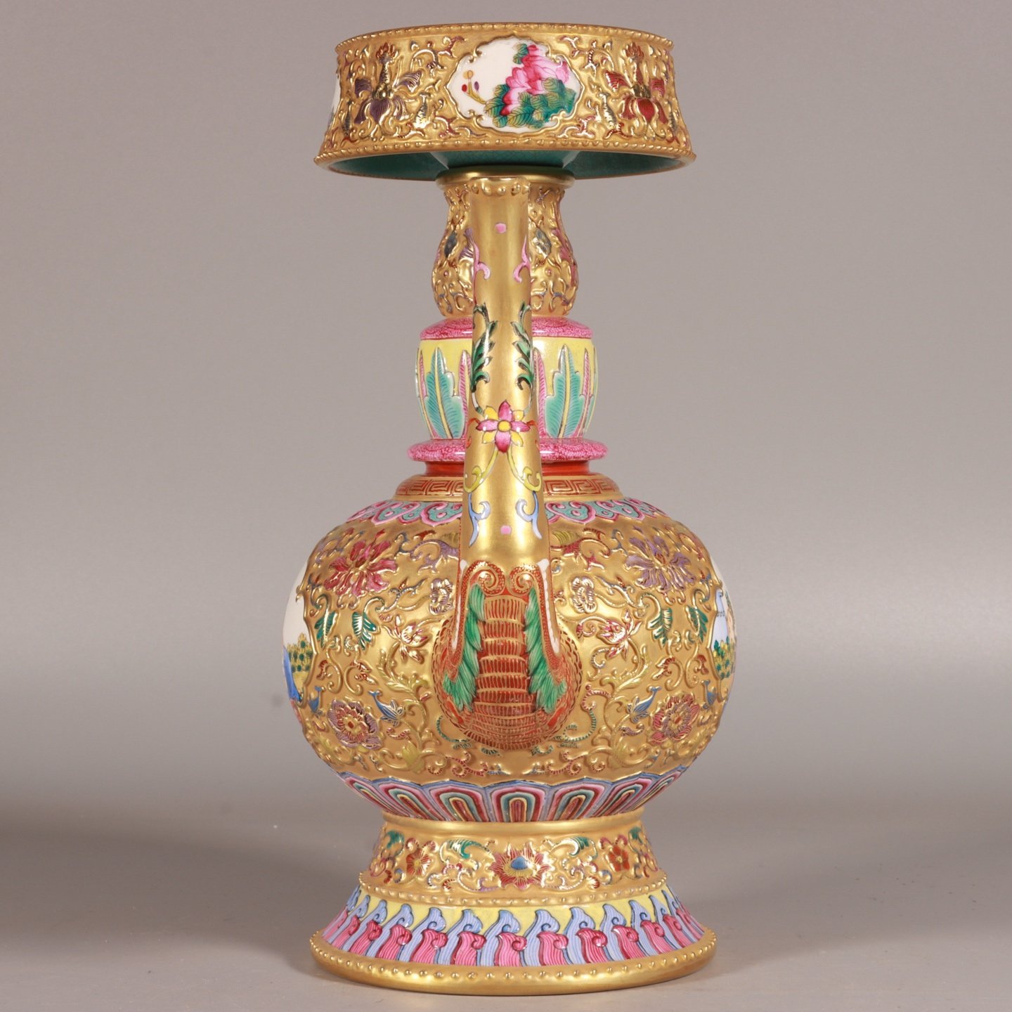 Qing Dynasty Qianlong enamel carving gold-plated window Western figure spray bottle
