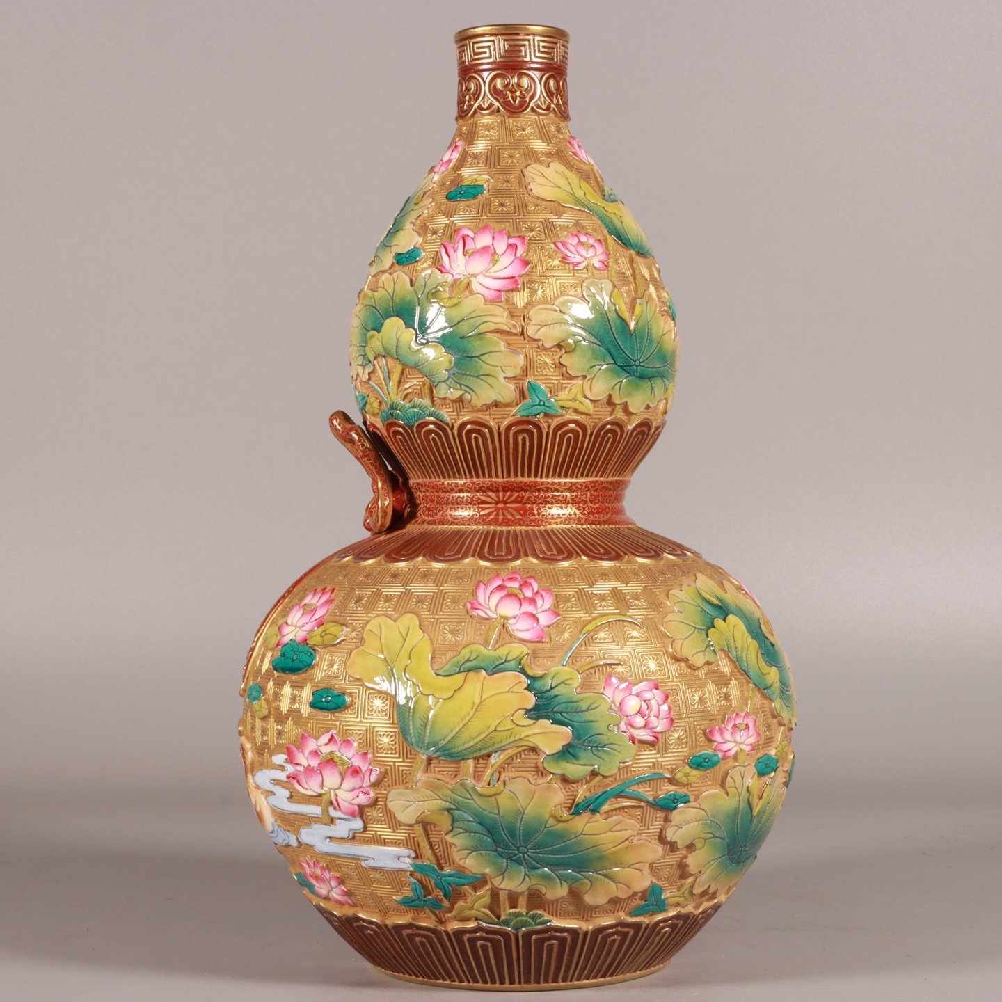 Qing Dynasty Qianlong enamel-carved gourd vase