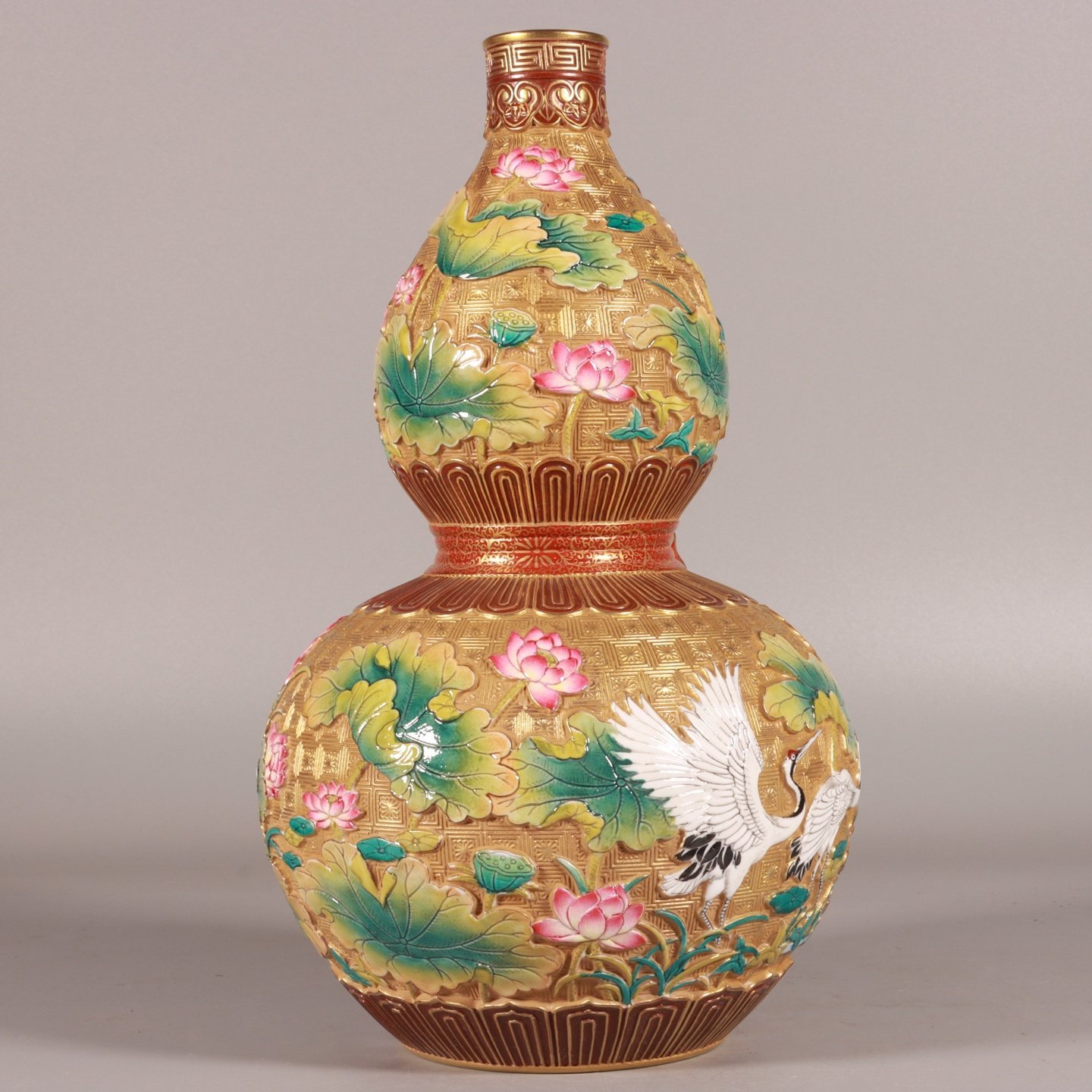 Qing Dynasty Qianlong enamel-carved gourd vase