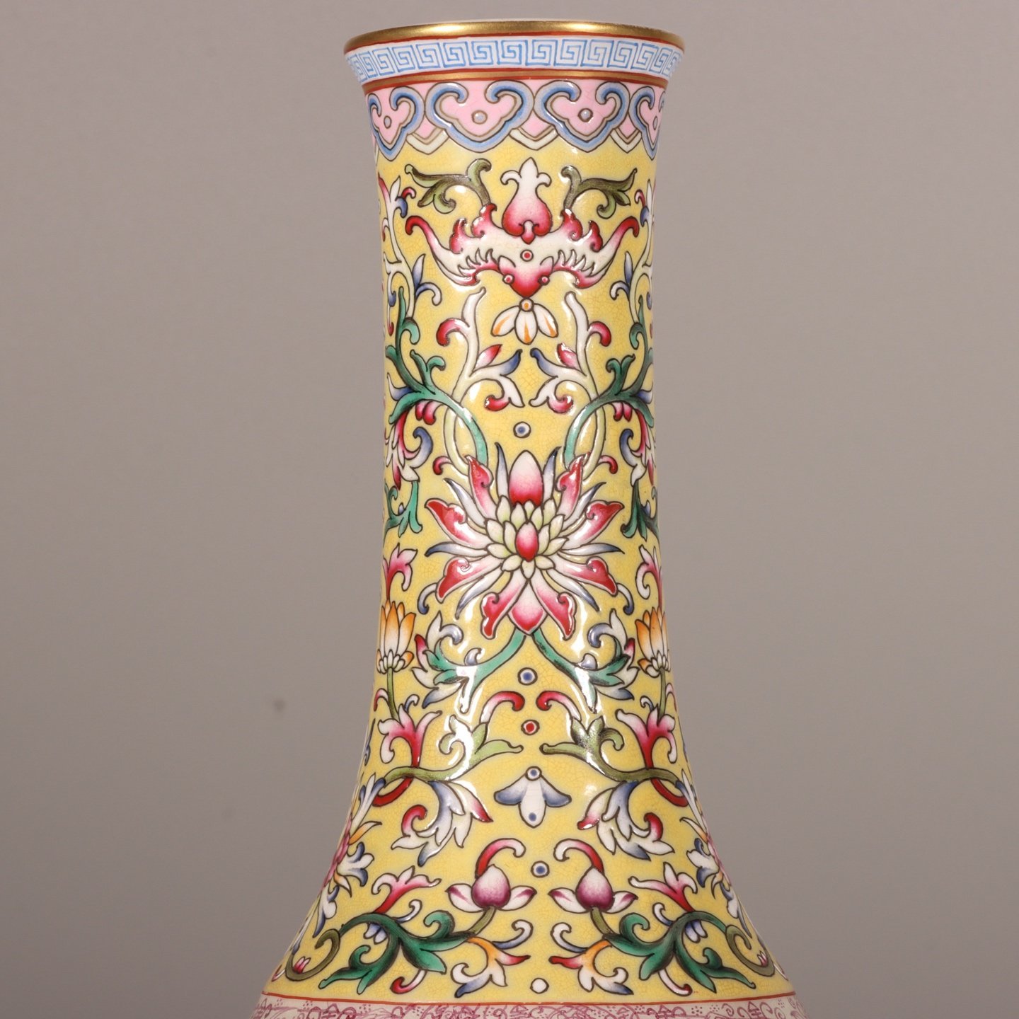 Qing Dynasty Qianlong enamel yellow ground lotus lotus window opening landscape vase