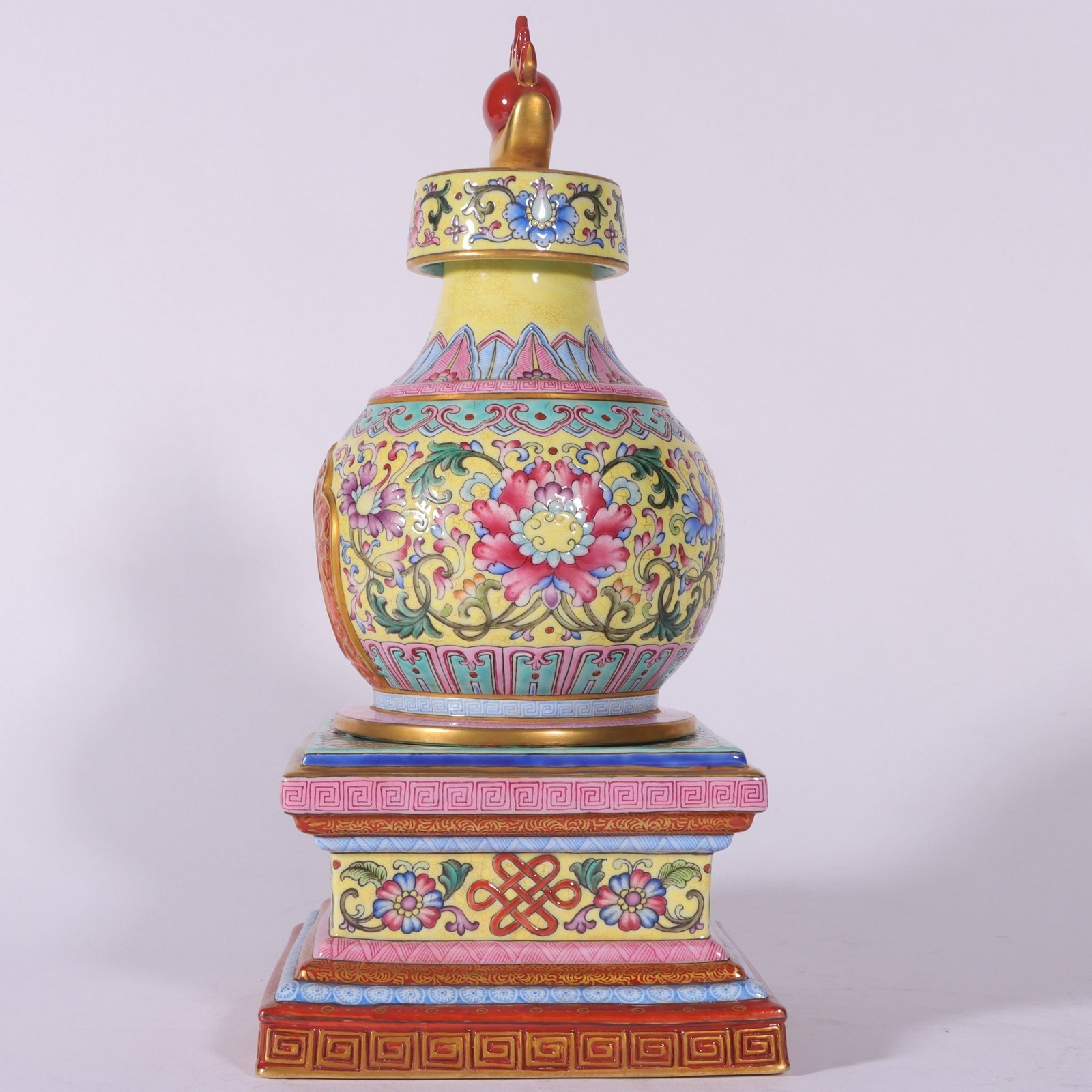Qing Dynasty Qianlong an enamel pagoda depicting lotuses on yellow ground