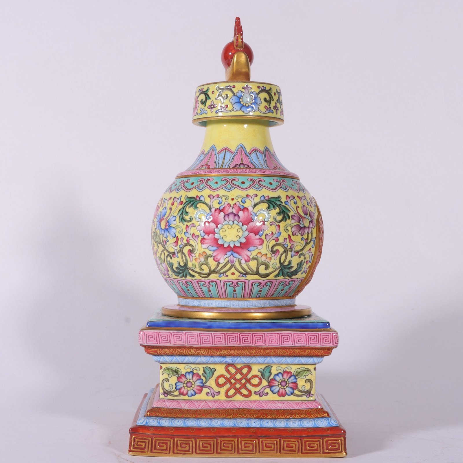 Qing Dynasty Qianlong an enamel pagoda depicting lotuses on yellow ground