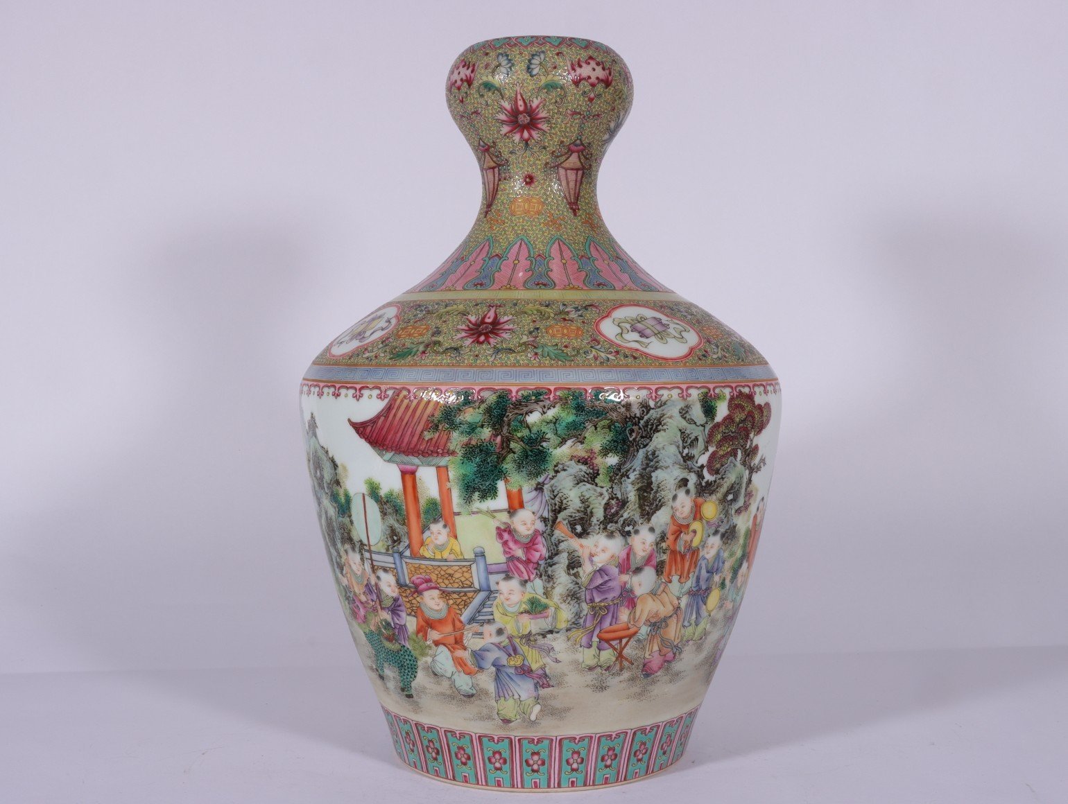Qing Dynasty Qianlong Pastel Gu Yuexuan Tongjing Baizi Picture Garlic Vase