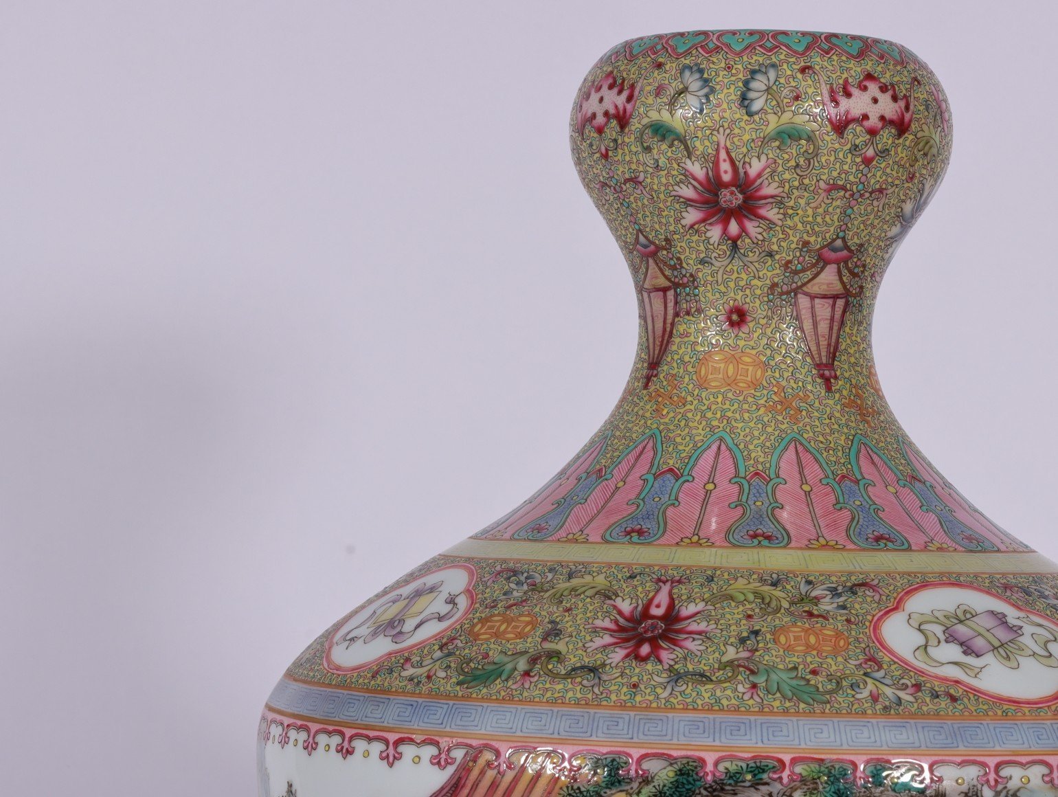 Qing Dynasty Qianlong Pastel Gu Yuexuan Tongjing Baizi Picture Garlic Vase