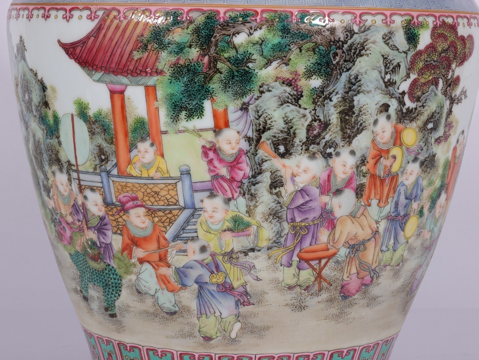 Qing Dynasty Qianlong Pastel Gu Yuexuan Tongjing Baizi Picture Garlic Vase
