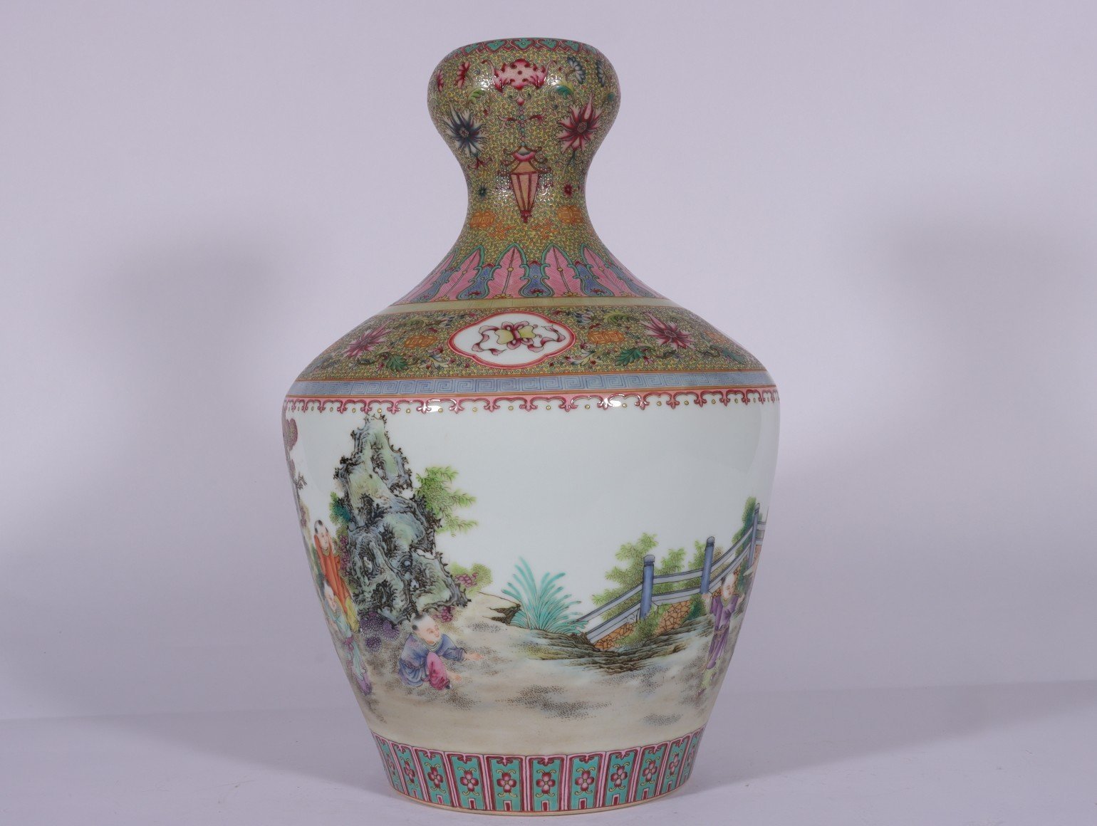 Qing Dynasty Qianlong Pastel Gu Yuexuan Tongjing Baizi Picture Garlic Vase