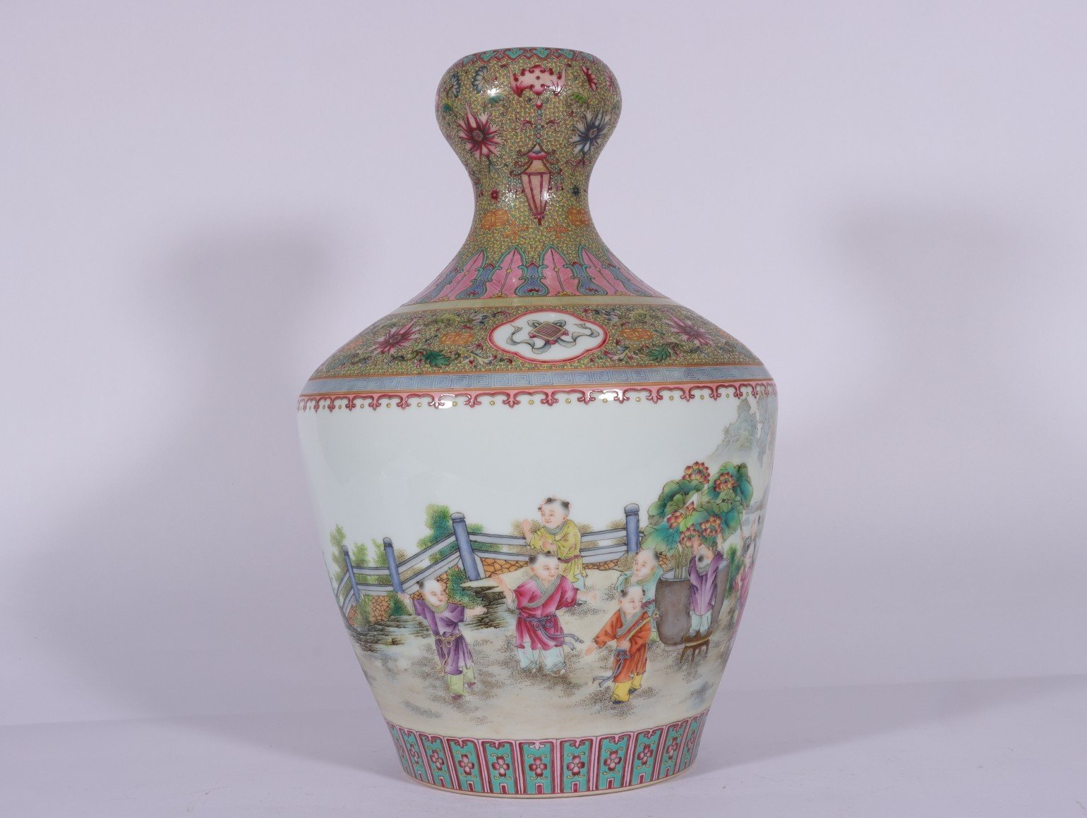 Qing Dynasty Qianlong Pastel Gu Yuexuan Tongjing Baizi Picture Garlic Vase