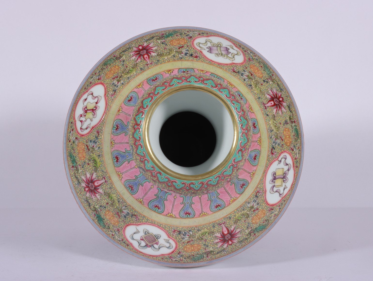 Qing Dynasty Qianlong Pastel Gu Yuexuan Tongjing Baizi Picture Garlic Vase