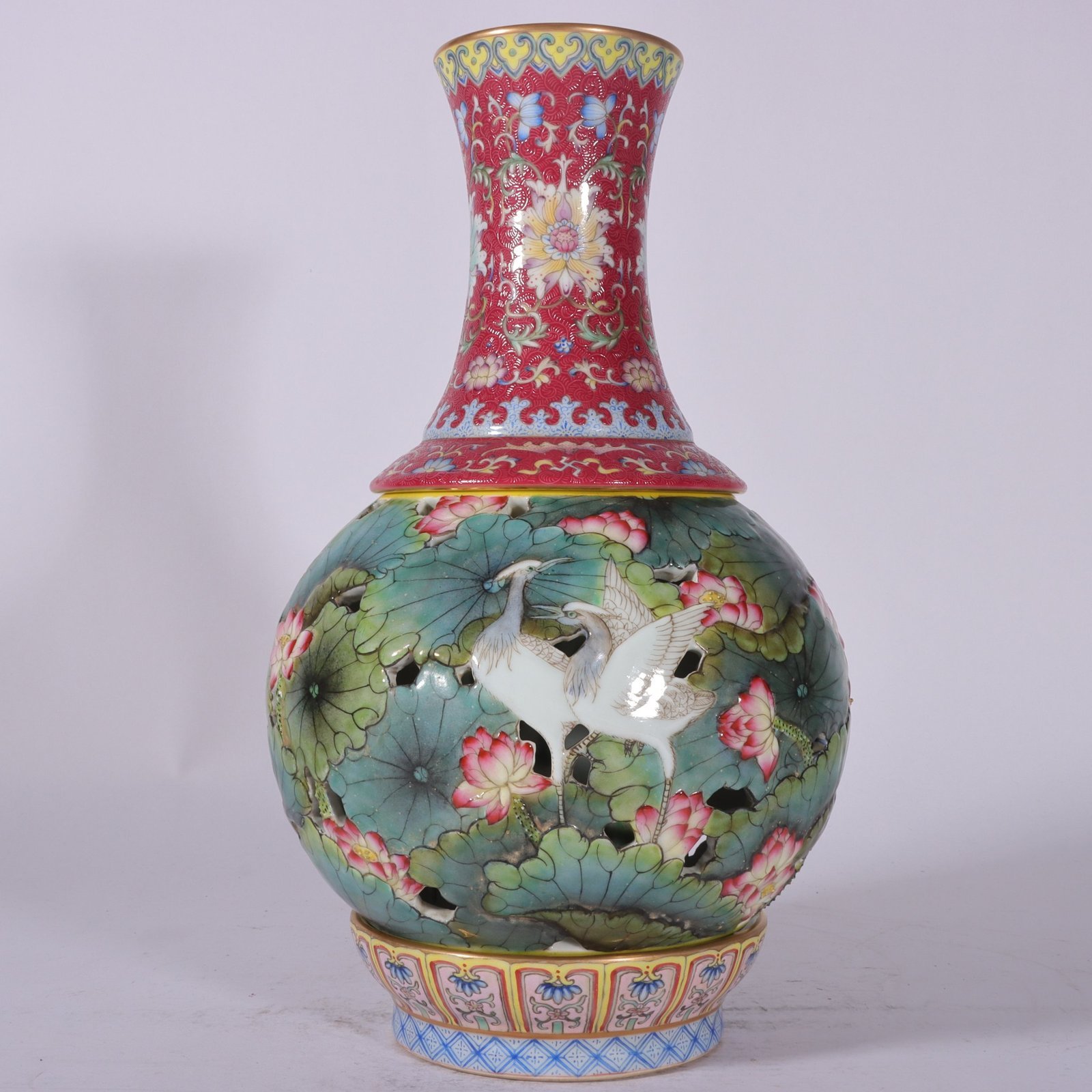 Qing Dynasty Qianlong pastel rouge red rolled lotus three-section vase