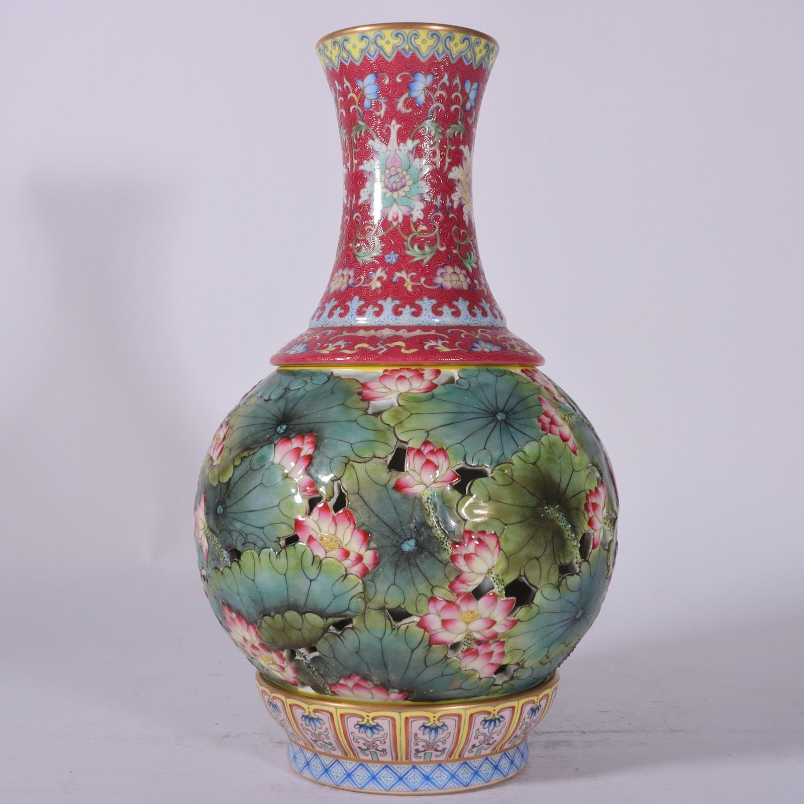 Qing Dynasty Qianlong pastel rouge red rolled lotus three-section vase