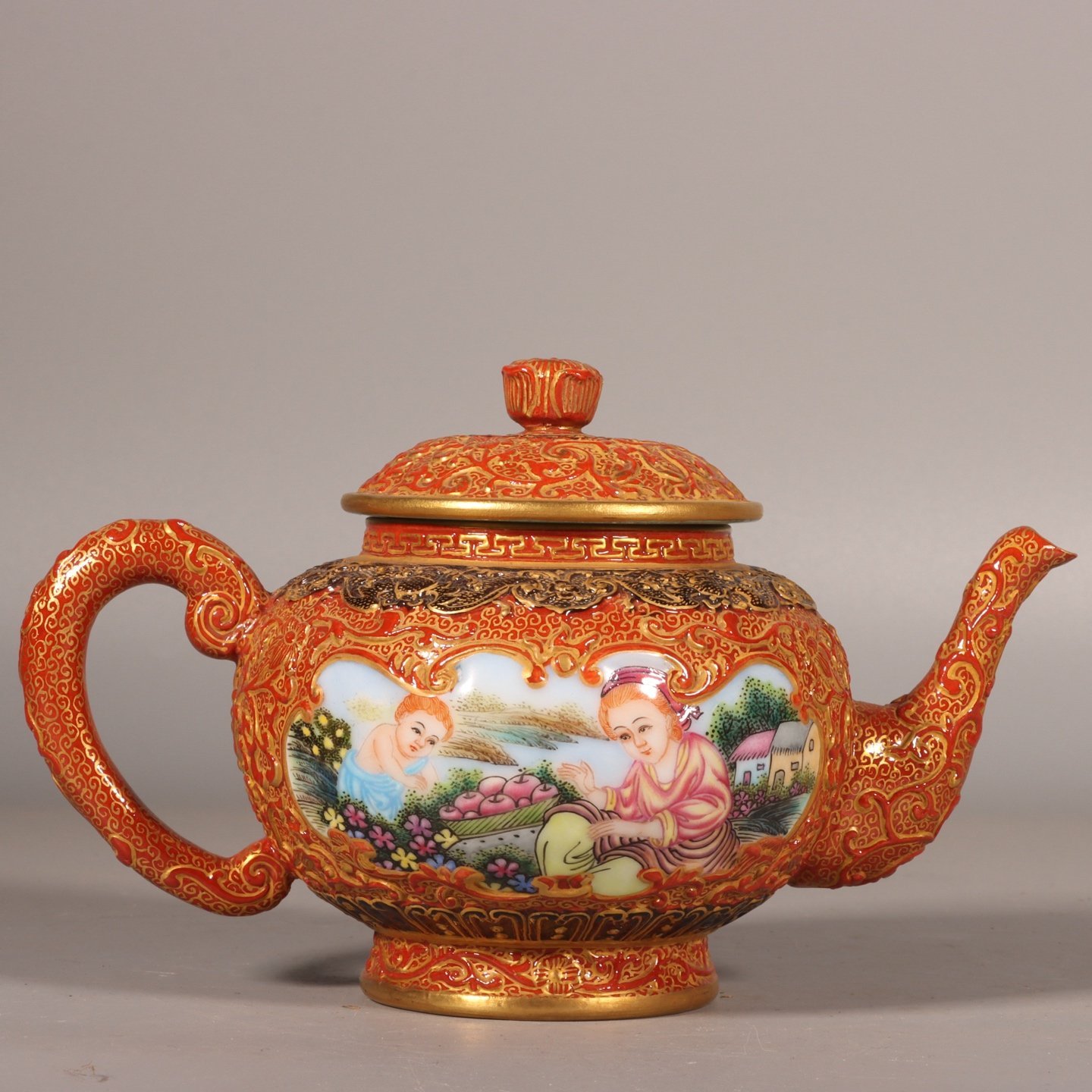 Qing Dynasty Qianlong Western-style figure pot