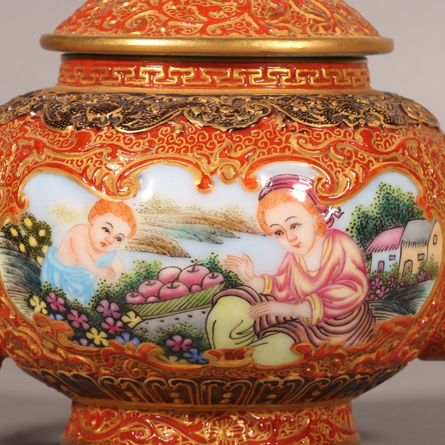 Qing Dynasty Qianlong Western-style figure pot