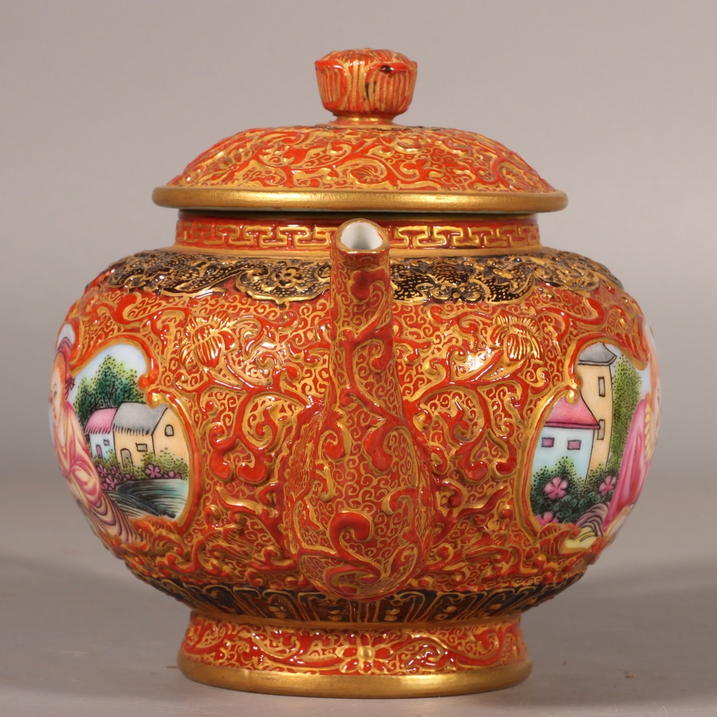 Qing Dynasty Qianlong Western-style figure pot