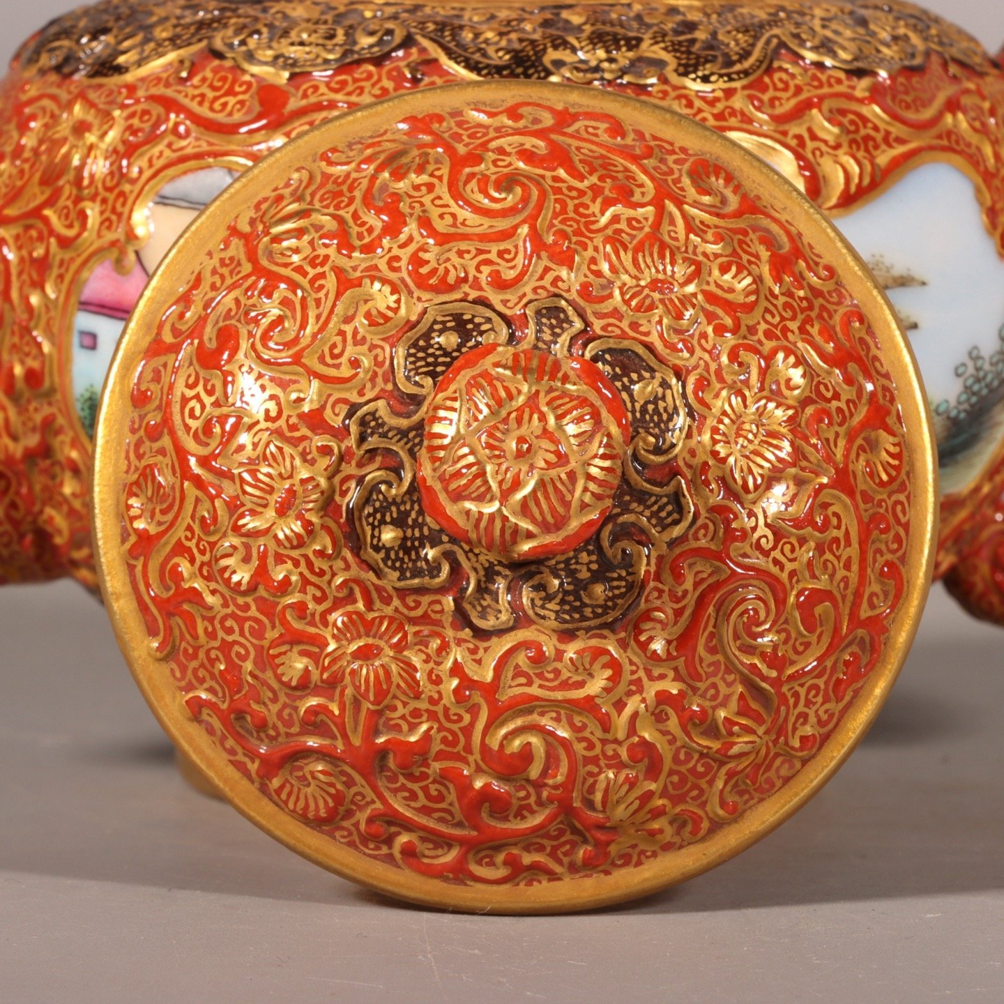 Qing Dynasty Qianlong Western-style figure pot