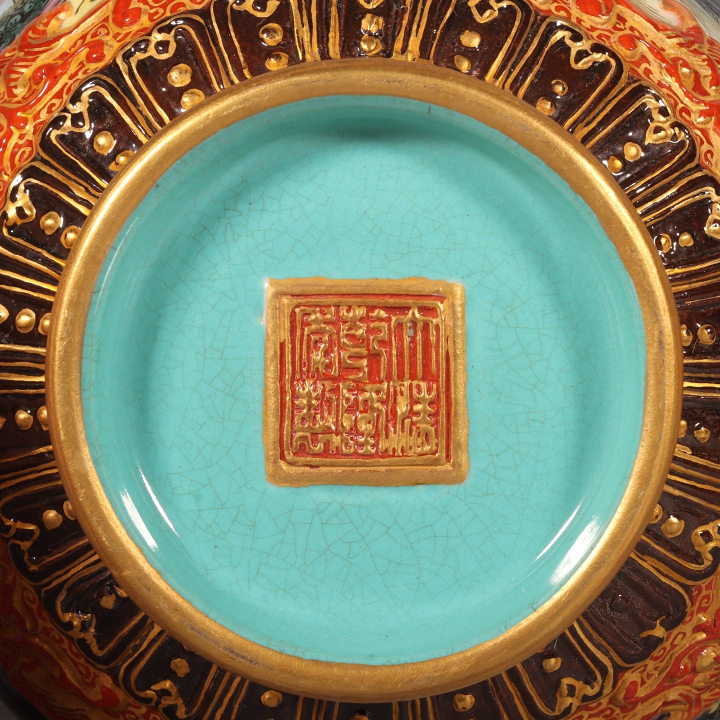 Qing Dynasty Qianlong Western-style figure pot