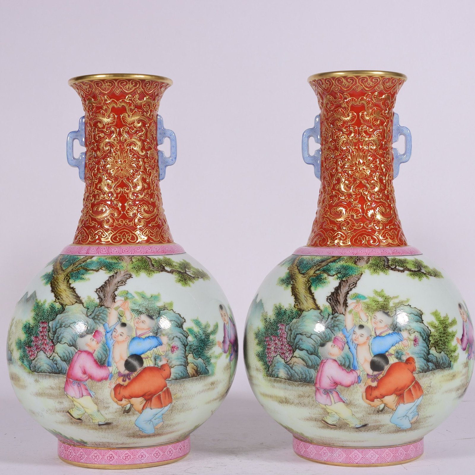 Qing Dynasty Qianlong enamel carving alum red and gilt Tongjing Yingxi amphora
