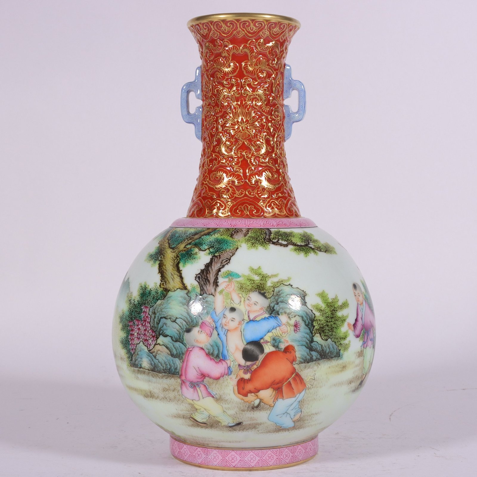 Qing Dynasty Qianlong enamel carving alum red and gilt Tongjing Yingxi amphora