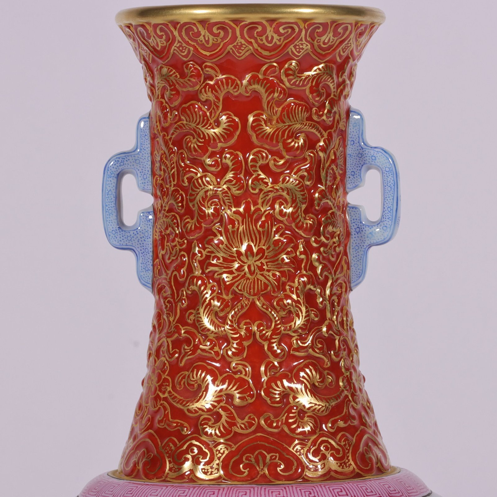 Qing Dynasty Qianlong enamel carving alum red and gilt Tongjing Yingxi amphora
