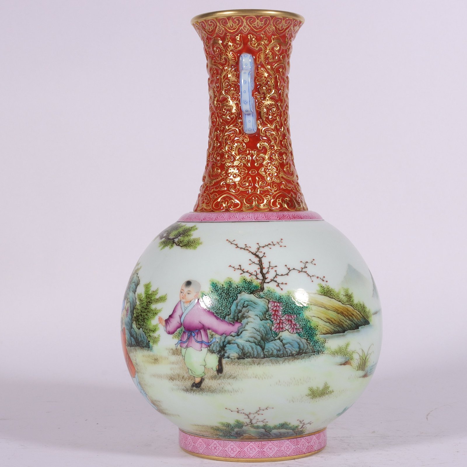 Qing Dynasty Qianlong enamel carving alum red and gilt Tongjing Yingxi amphora