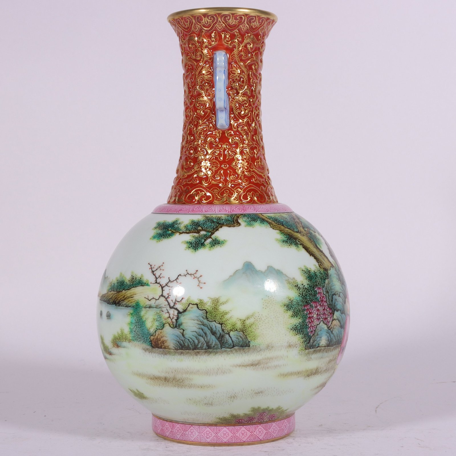 Qing Dynasty Qianlong enamel carving alum red and gilt Tongjing Yingxi amphora