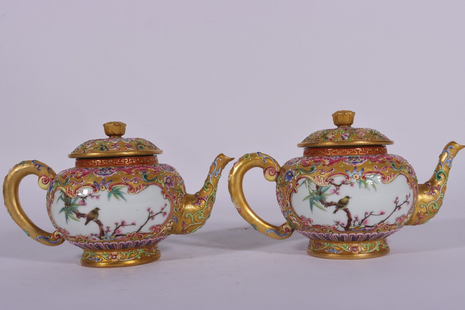 Qing Dynasty Qianlong enamel-carved gilded lotus flower and bird vase with window
