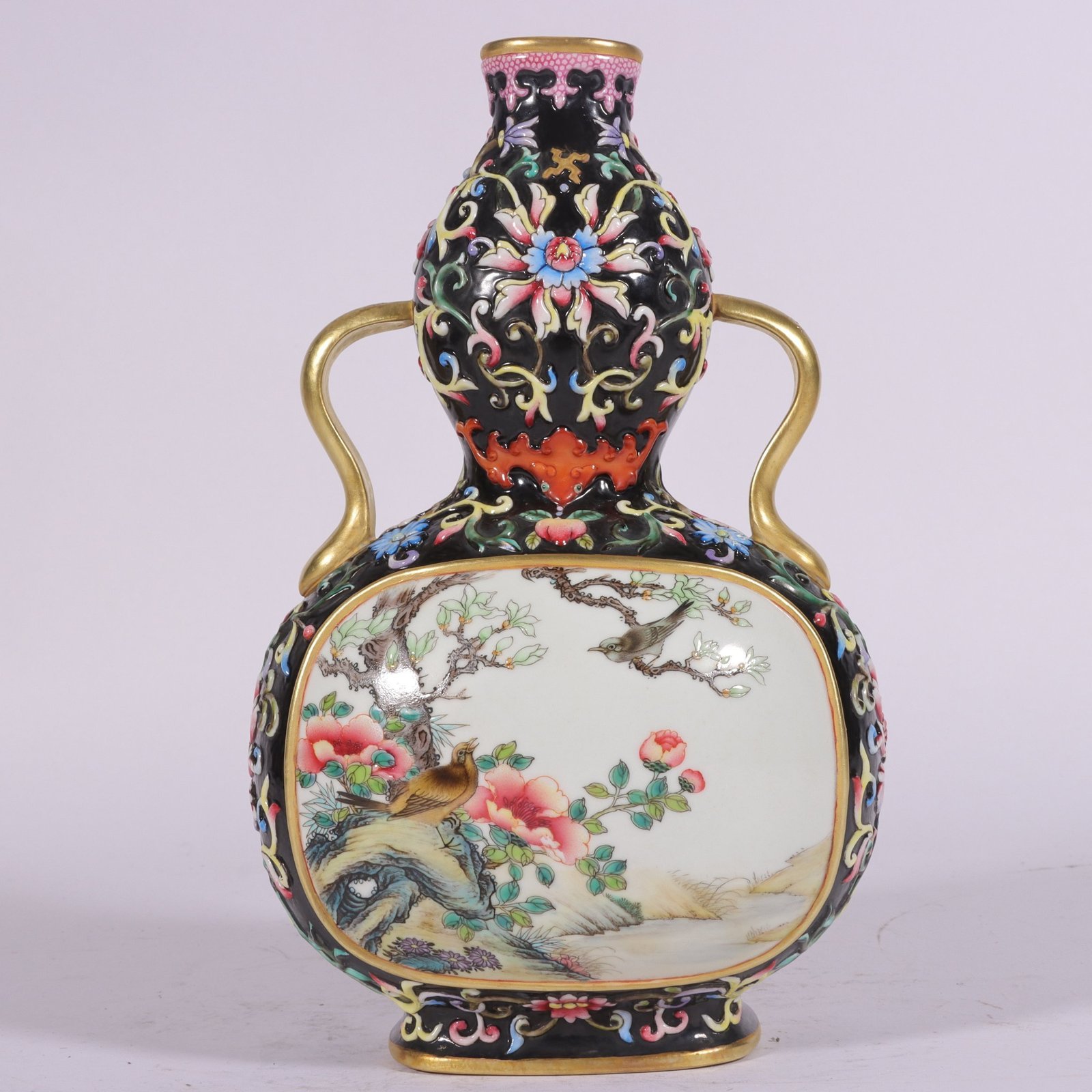 Qing Dynasty Qianlong enamel-colored gourd vase with lotus branches