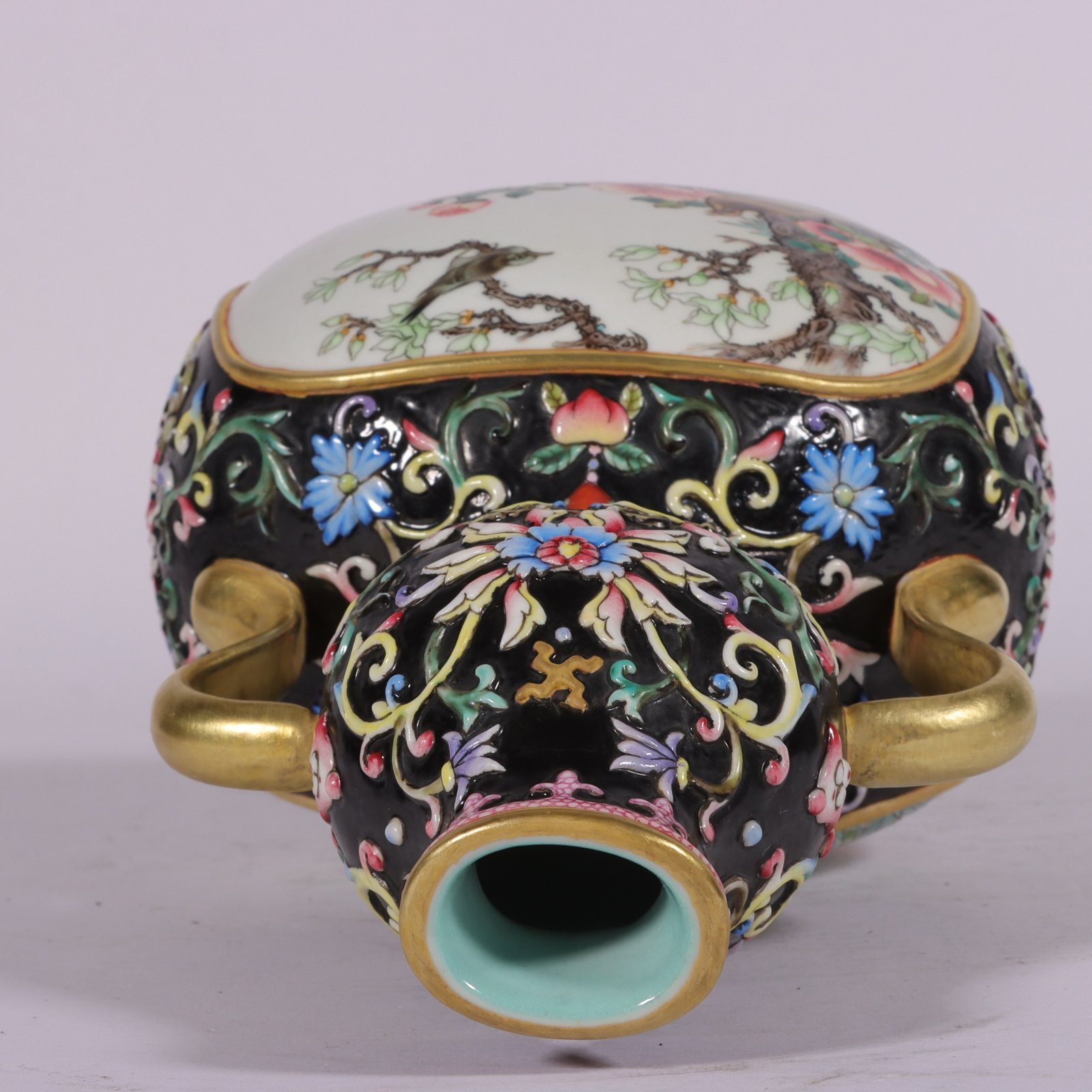 Qing Dynasty Qianlong enamel-colored gourd vase with lotus branches