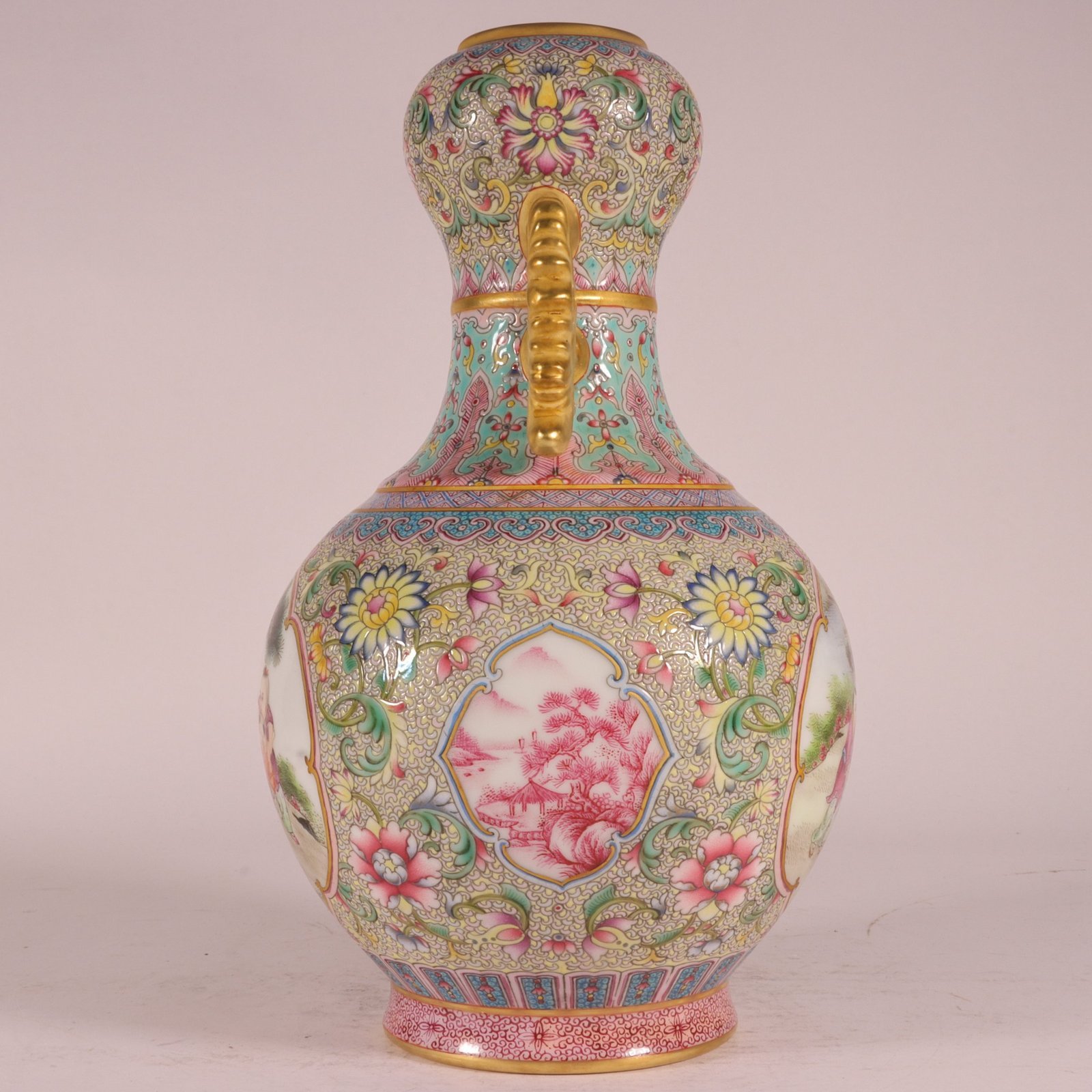 Qing Dynasty Qianlong Gu Yuexuan’s gold-painted window baby playing double-eared garlic vase