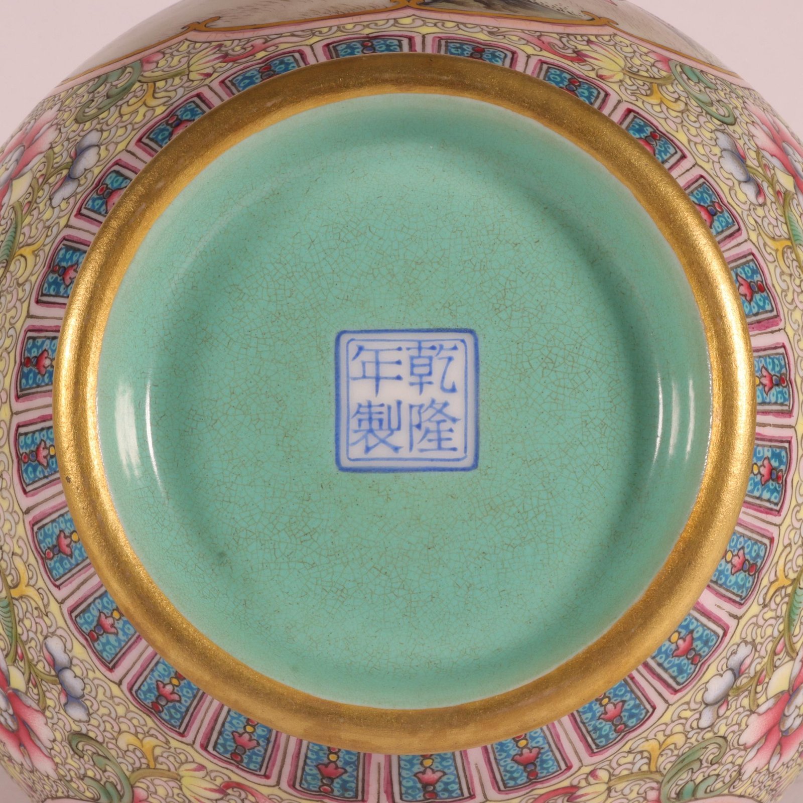 Qing Dynasty Qianlong Gu Yuexuan’s gold-painted window baby playing double-eared garlic vase