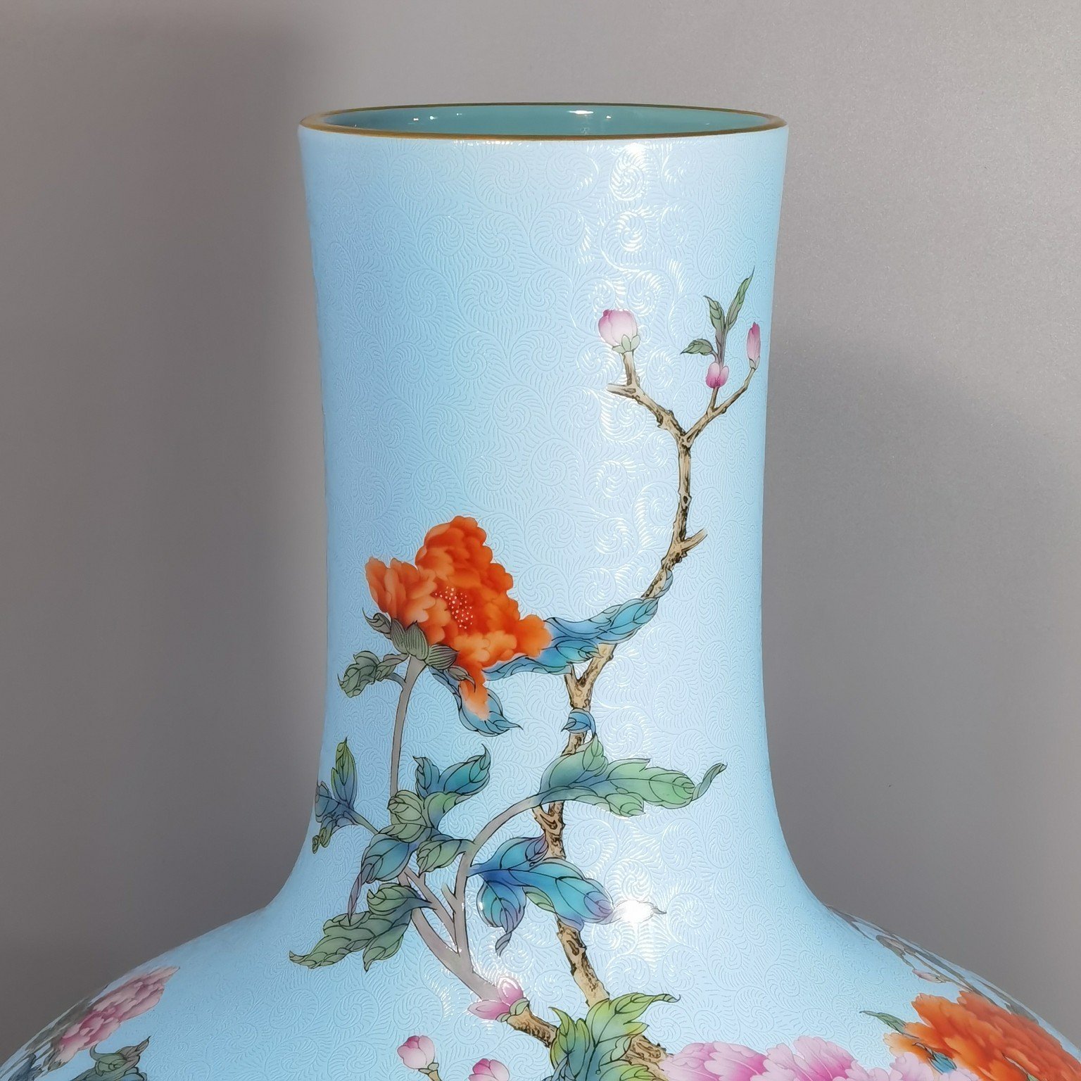 Qing Dynasty Qianlong enamel rolled peony flower celestial sphere vase