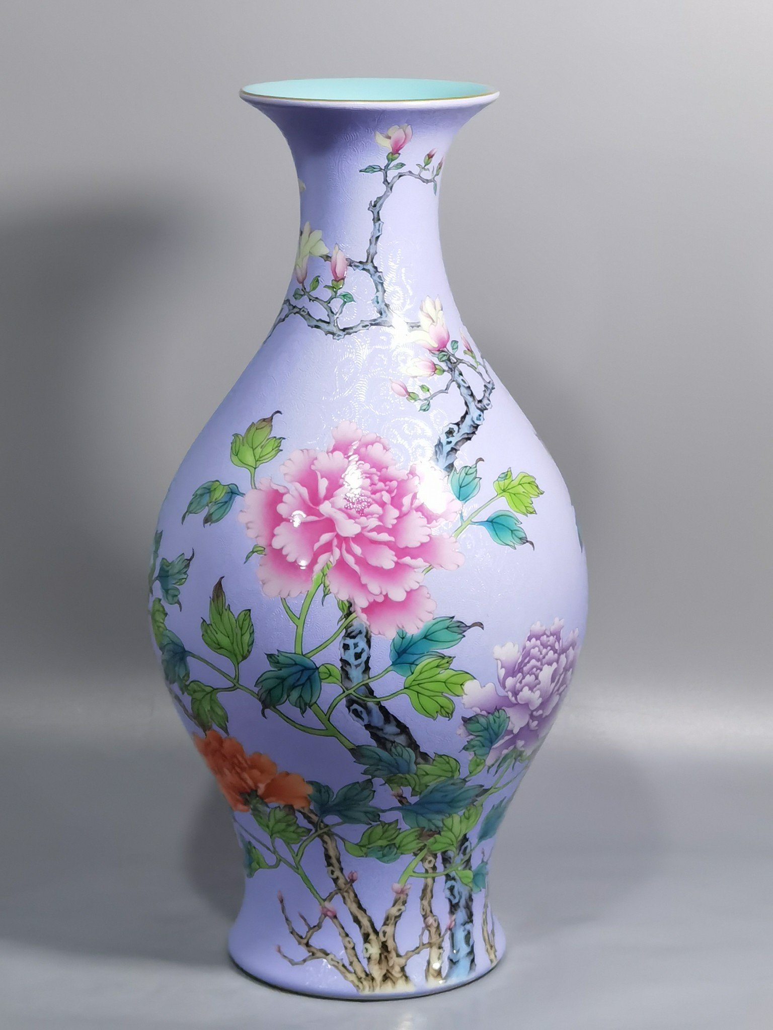 Qing Dynasty Qianlong enamel rolled peony flower olive vase
