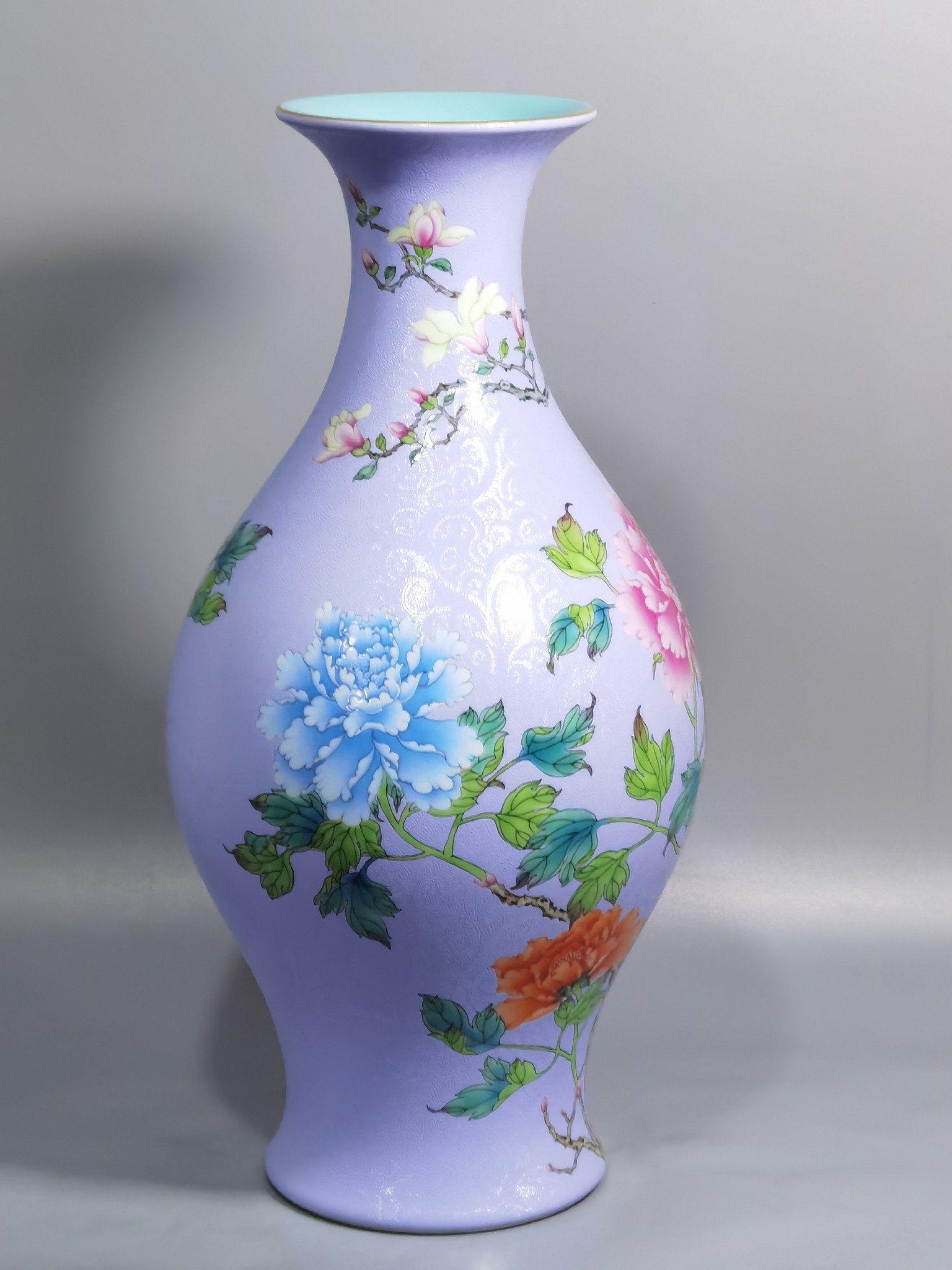 Qing Dynasty Qianlong enamel rolled peony flower olive vase